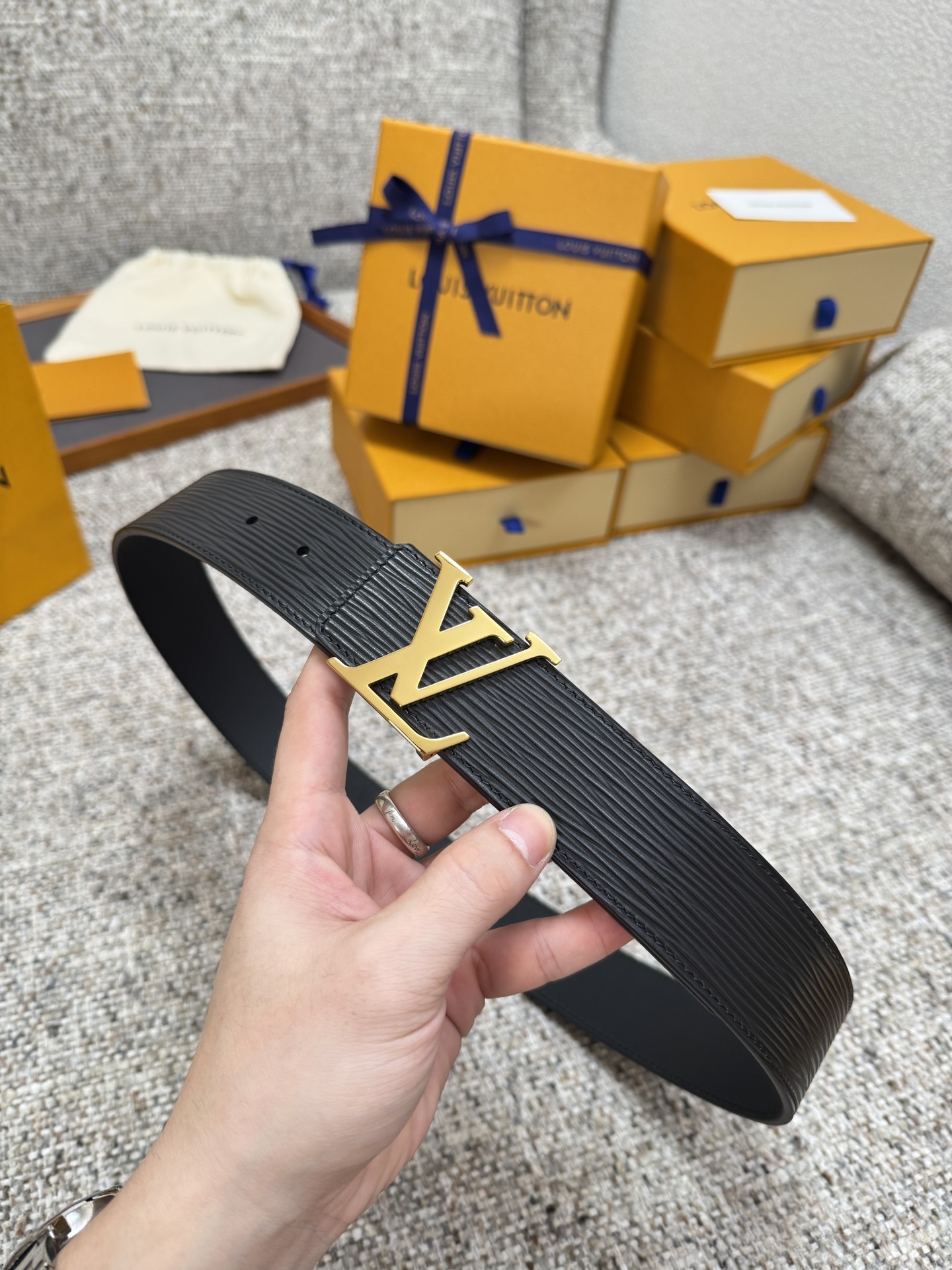 LV.路易 全套包装 宽度 35mm宽度 正品一体铸造五金钢扣 原厂皮料 双面原厂定制进口面料 可送礼自