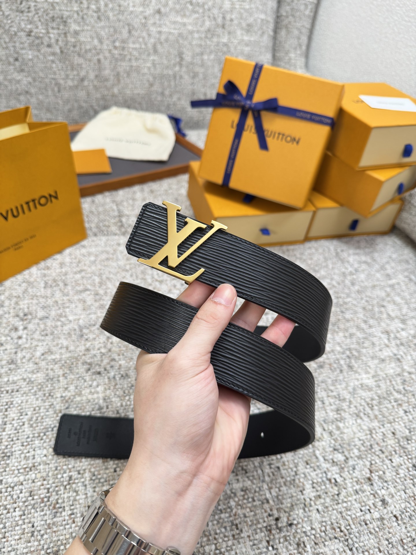 LV.路易 全套包装 宽度 35mm宽度 正品一体铸造五金钢扣 原厂皮料 双面原厂定制进口面料 可送礼自