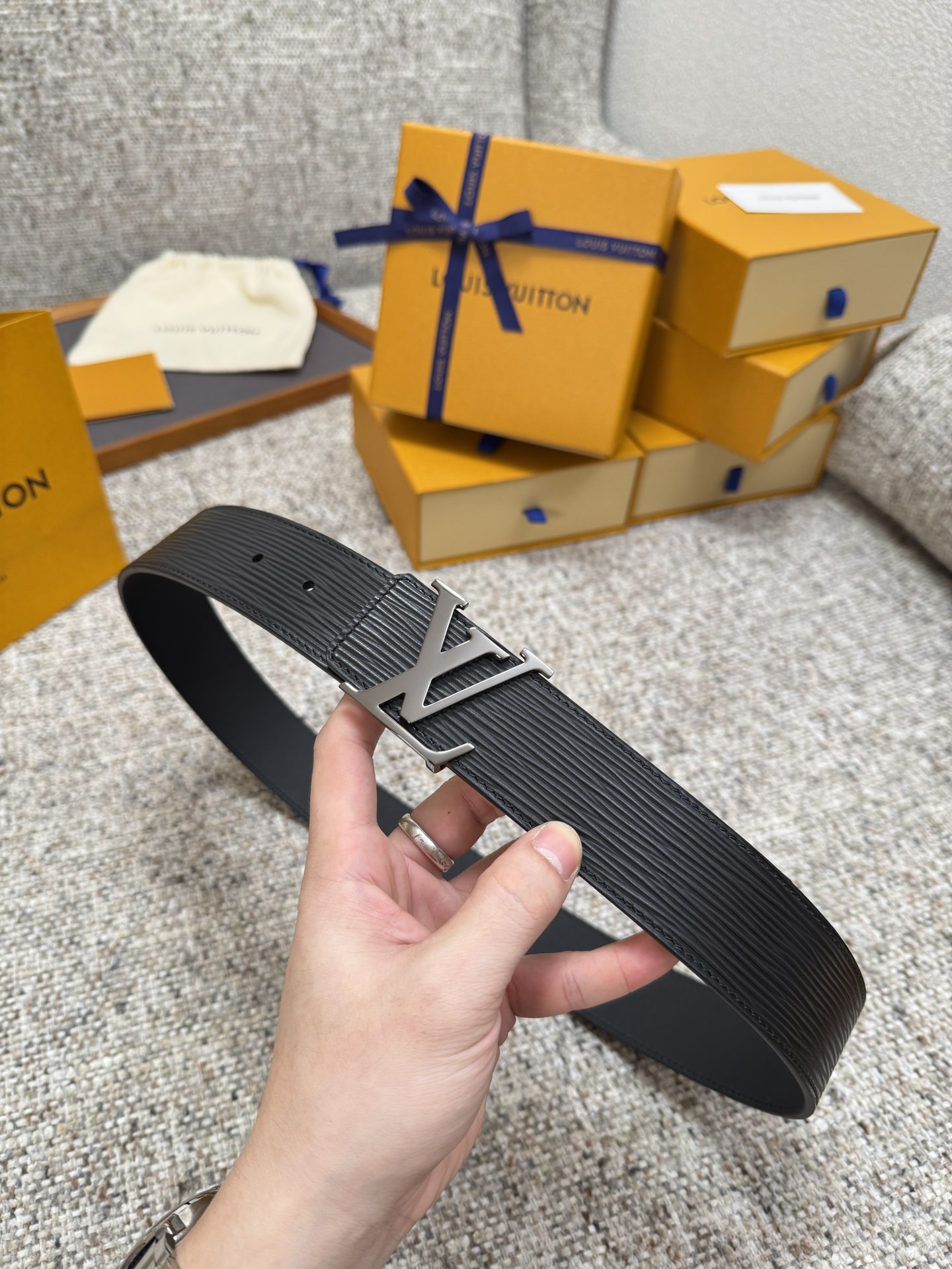 LV.路易 全套包装 宽度 35mm宽度 正品一体铸造五金钢扣 原厂皮料 双面原厂定制进口面料 可送礼自