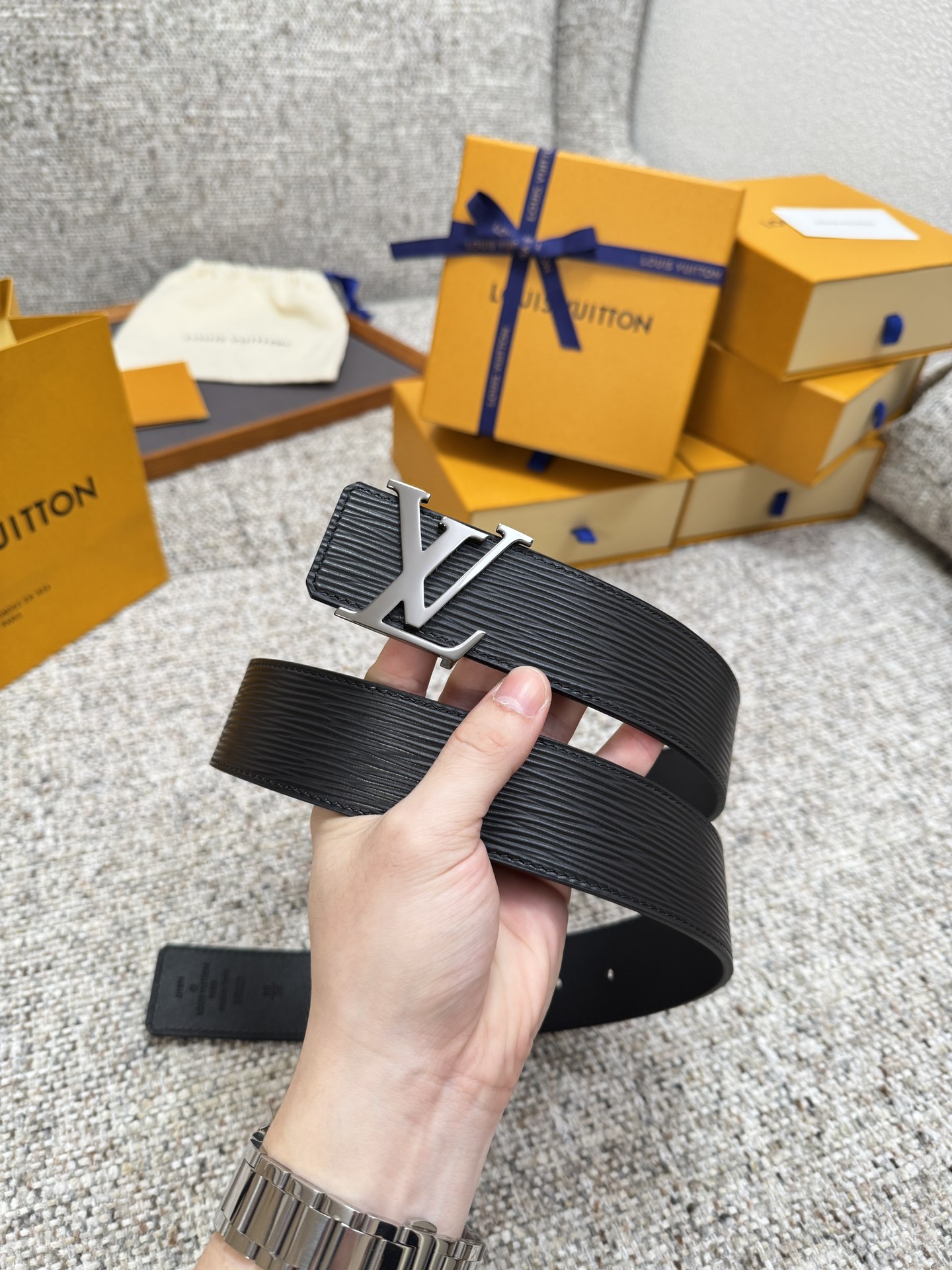 LV.路易 全套包装 宽度 35mm宽度 正品一体铸造五金钢扣 原厂皮料 双面原厂定制进口面料 可送礼自