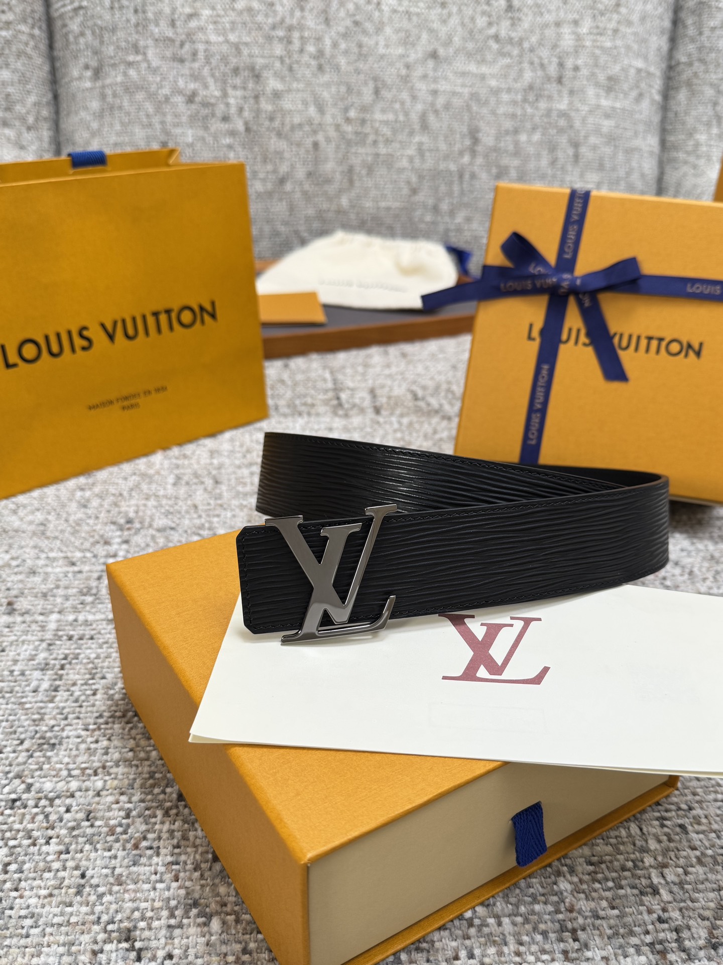 LV.路易 全套包装 宽度 35mm宽度 正品一体铸造五金钢扣 原厂皮料 双面原厂定制进口面料 可送礼自
