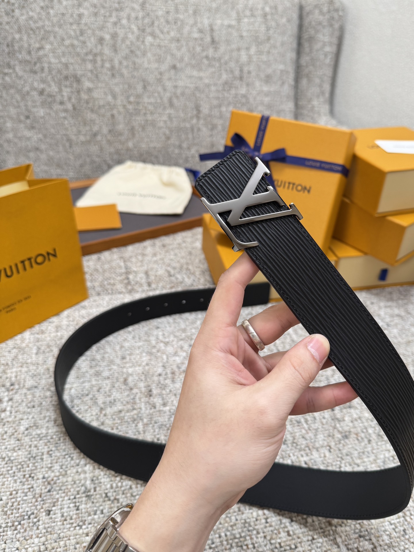 LV.路易 全套包装 宽度 35mm宽度 正品一体铸造五金钢扣 原厂皮料 双面原厂定制进口面料 可送礼自