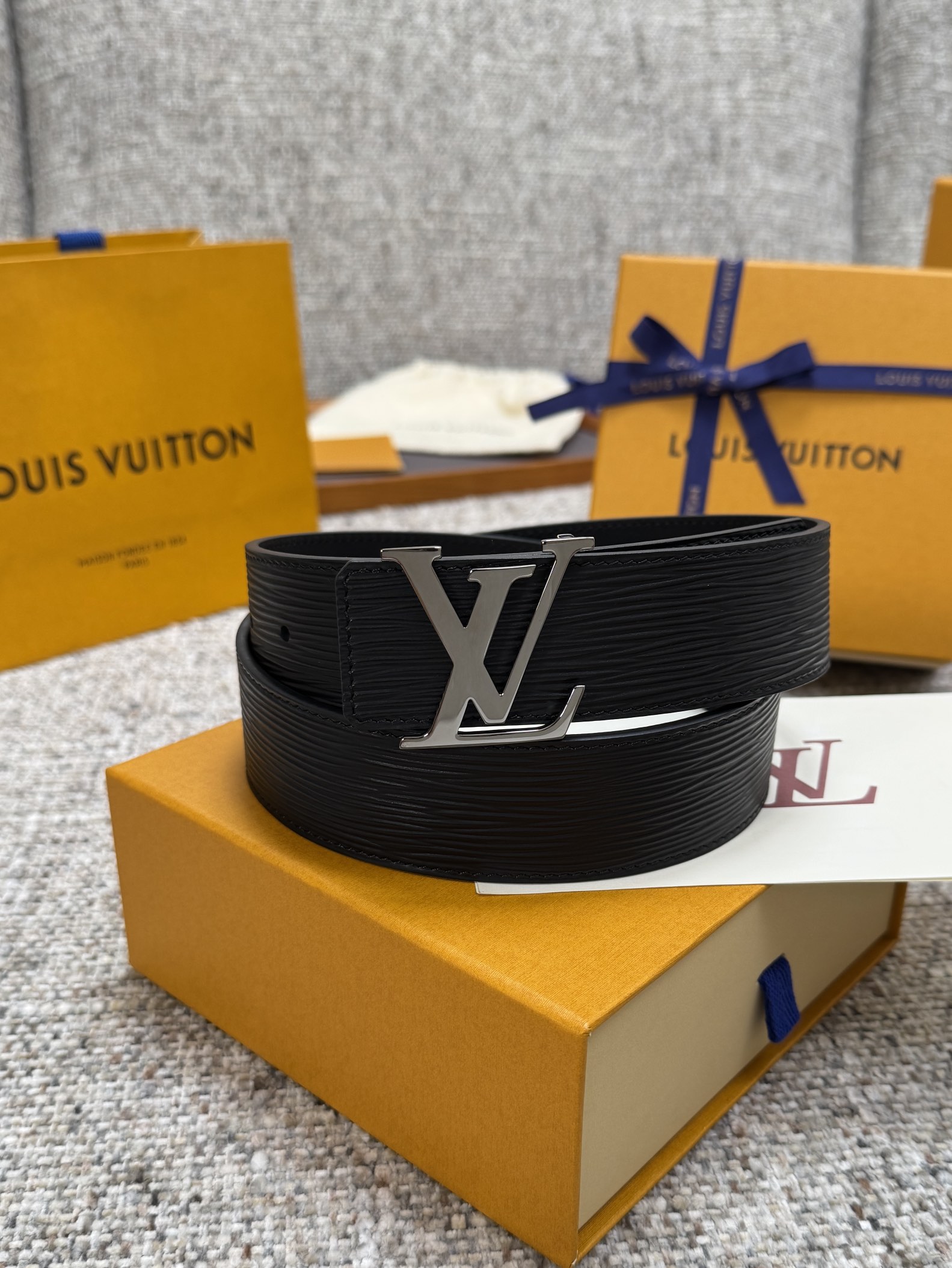 LV.路易 全套包装 宽度 35mm宽度 正品一体铸造五金钢扣 原厂皮料 双面原厂定制进口面料 可送礼自