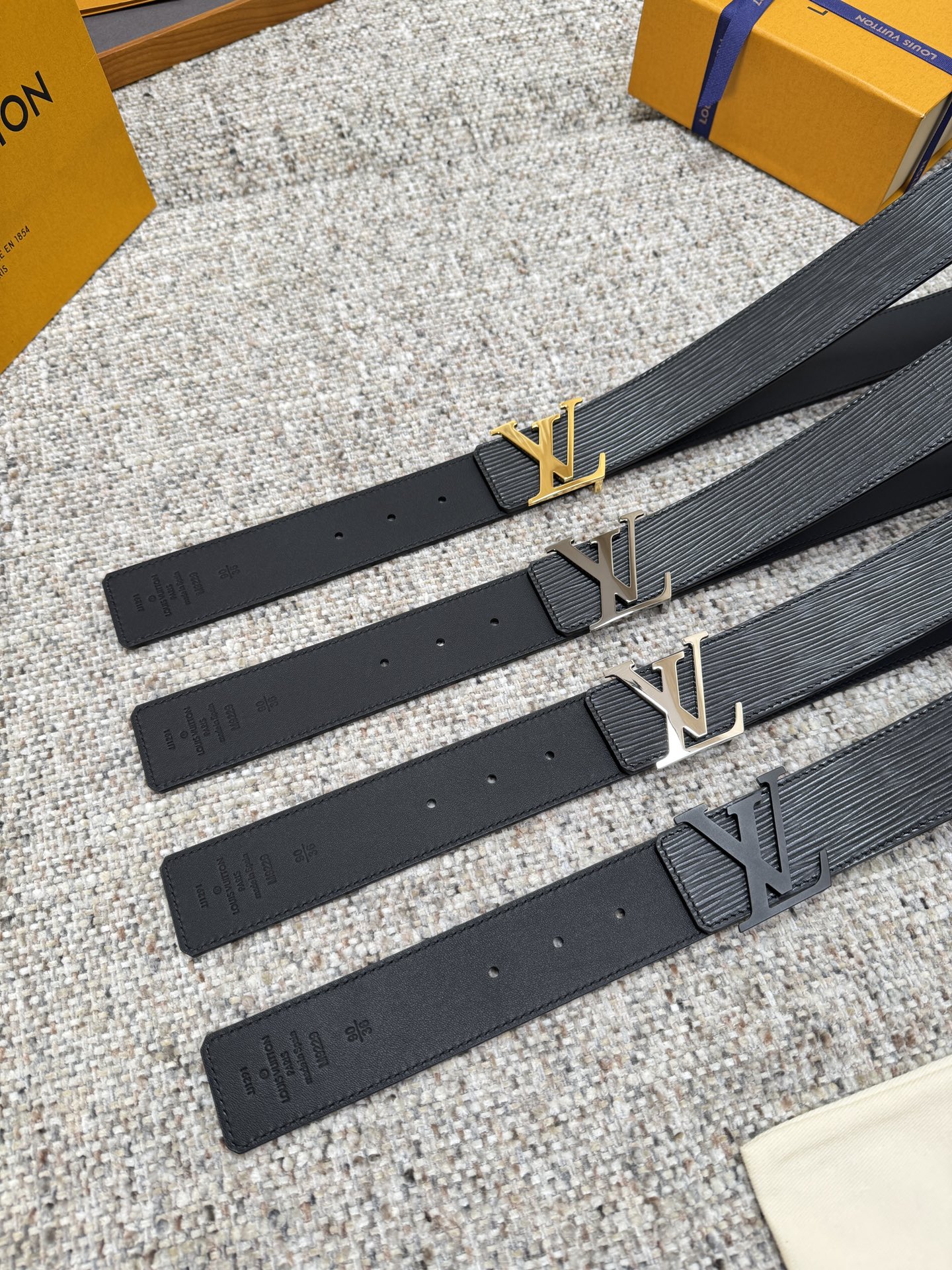 LV.路易 全套包装 宽度 35mm宽度 正品一体铸造五金钢扣 原厂皮料 双面原厂定制进口面料 可送礼自
