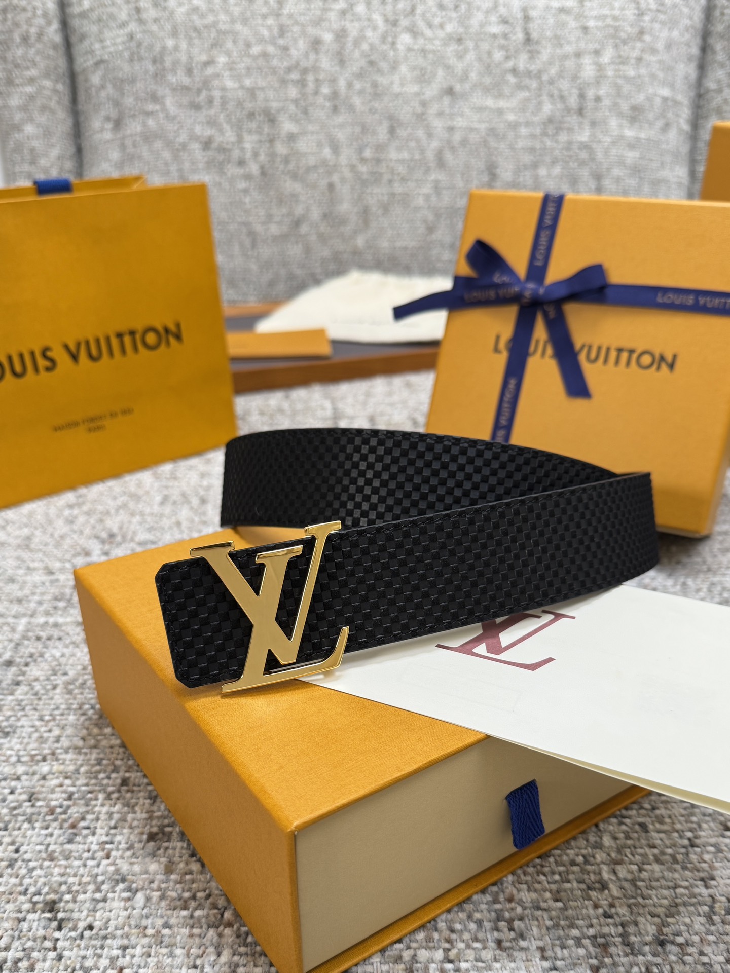 LV.路易 全套包装 宽度 35mm宽度 正品一体铸造五金钢扣 原厂皮料 双面原厂定制进口面料 可送礼自