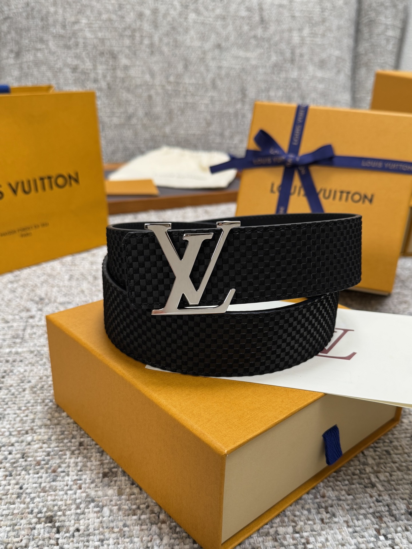 LV.路易 全套包装 宽度 35mm宽度 正品一体铸造五金钢扣 原厂皮料 双面原厂定制进口面料 可送礼自