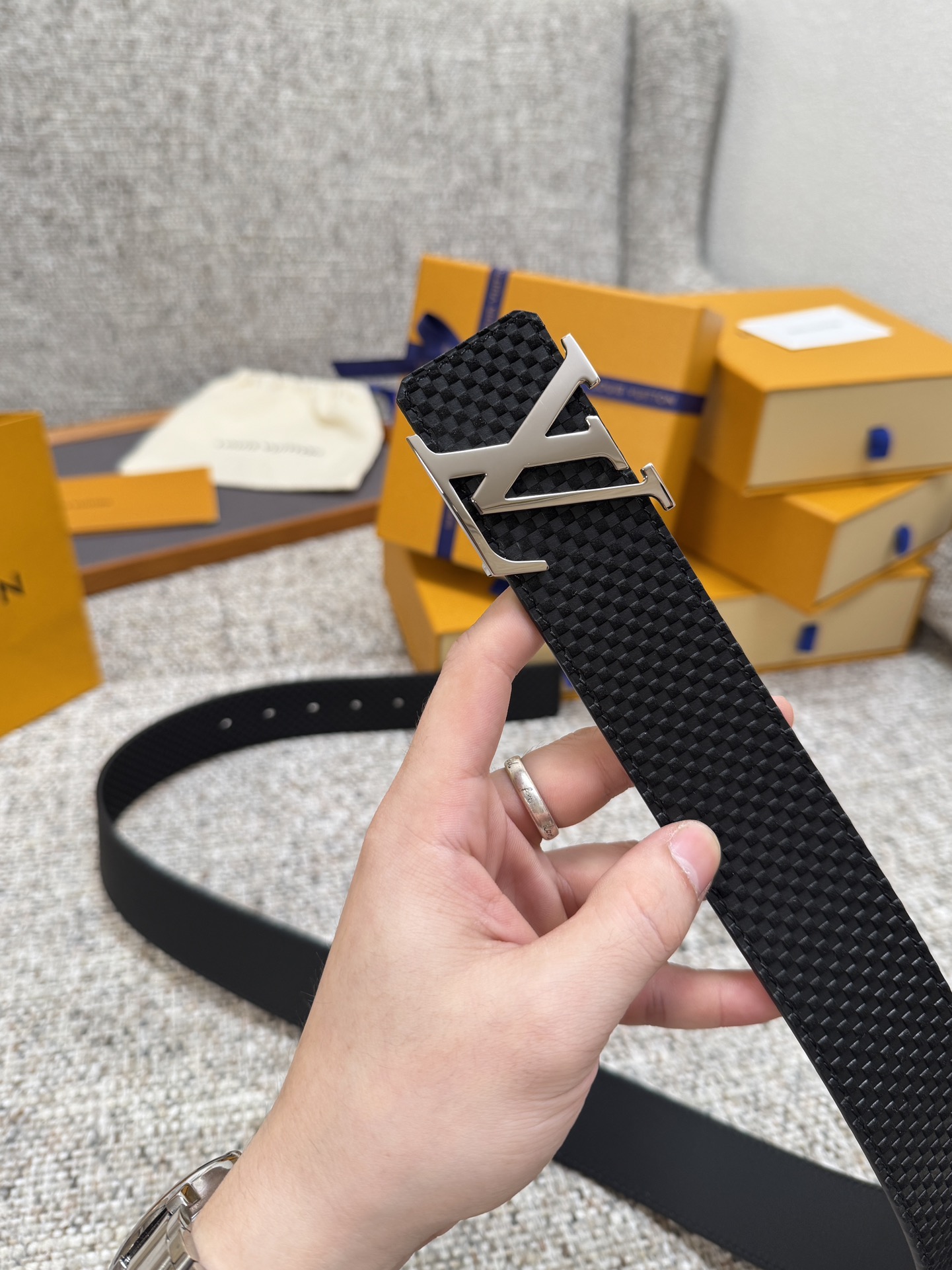 LV.路易 全套包装 宽度 35mm宽度 正品一体铸造五金钢扣 原厂皮料 双面原厂定制进口面料 可送礼自