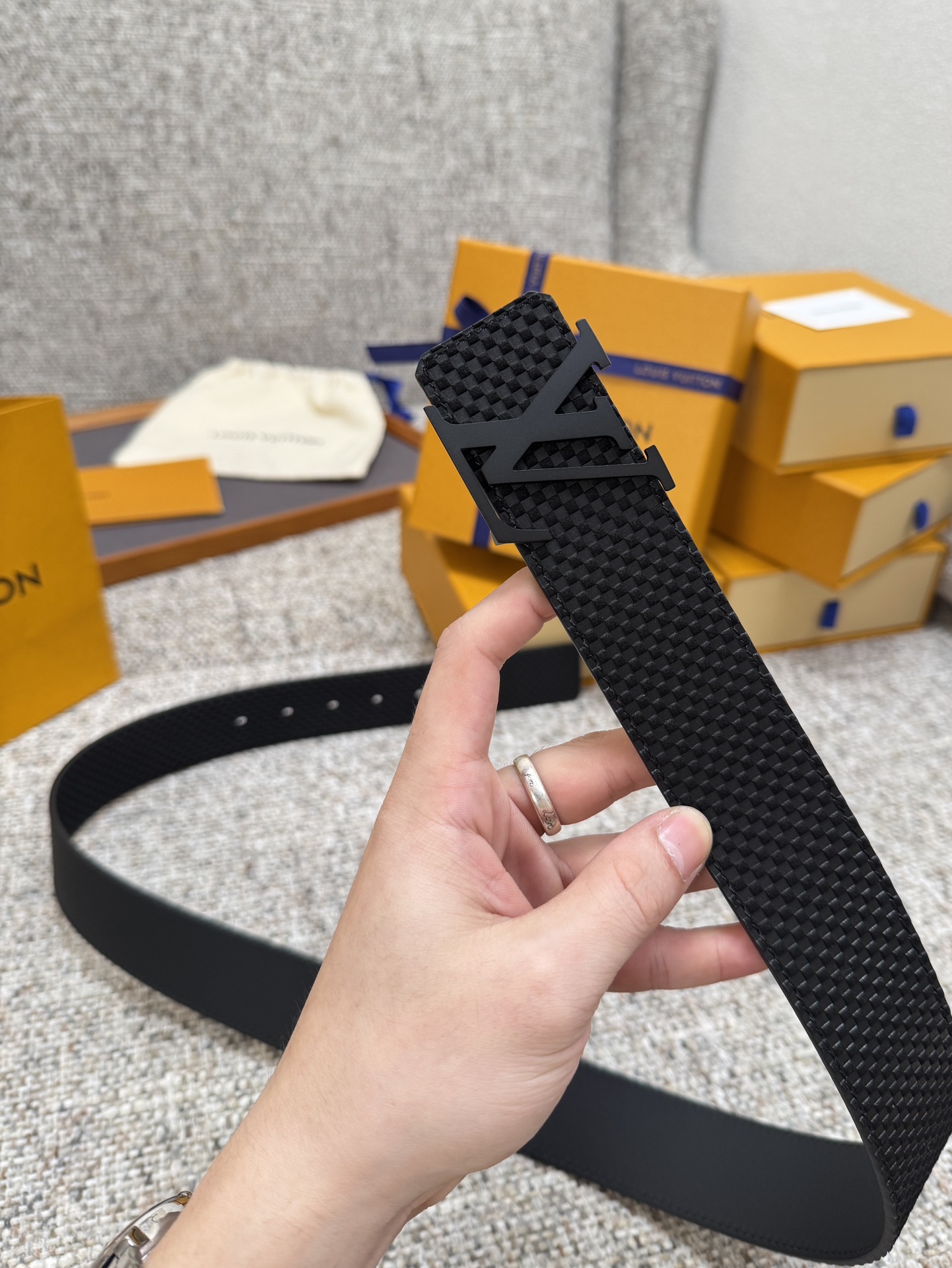 LV.路易 全套包装 宽度 35mm宽度 正品一体铸造五金钢扣 原厂皮料 双面原厂定制进口面料 可送礼自