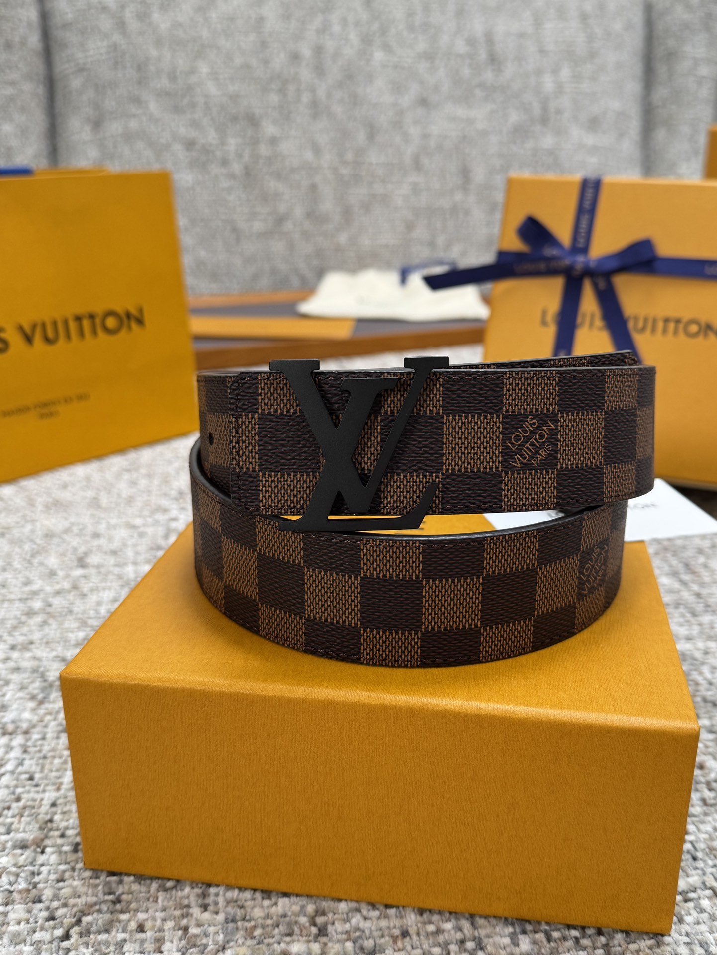 NO:741963,Original Louis Vuitton LV belt series, original hardware, exquisite hand-painted edges, soft and comfortable, width 4.0, belt, louis vuitton, louis vuitton19860909原单 Louis Vuitton LV腰带 系列 原厂五金 精致手工绘边 柔软舒适 宽4.0,皮带,louis vuitton,louis vuitton,Belt