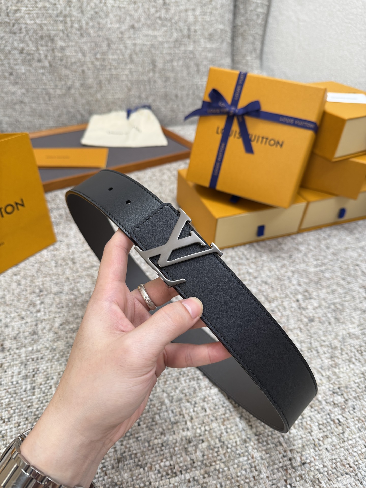 Louis Vuitton LV腰带 双面平纹系列 原厂五金 精致手工绘边 柔软舒适 宽4.0