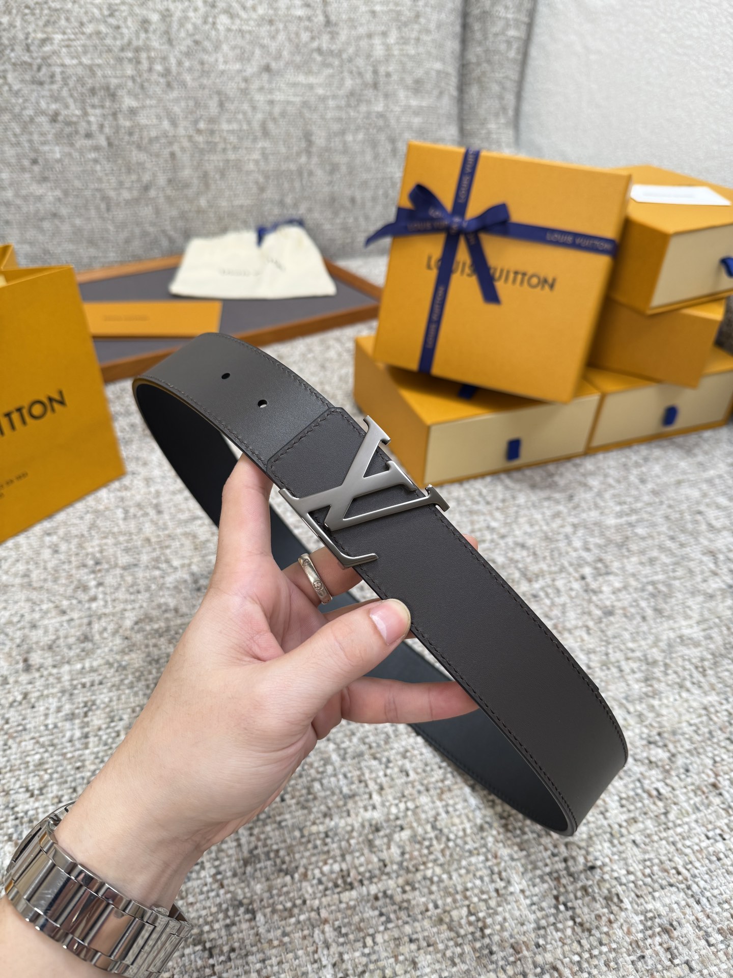 Louis Vuitton LV腰带 双面平纹系列 原厂五金 精致手工绘边 柔软舒适 宽4.0