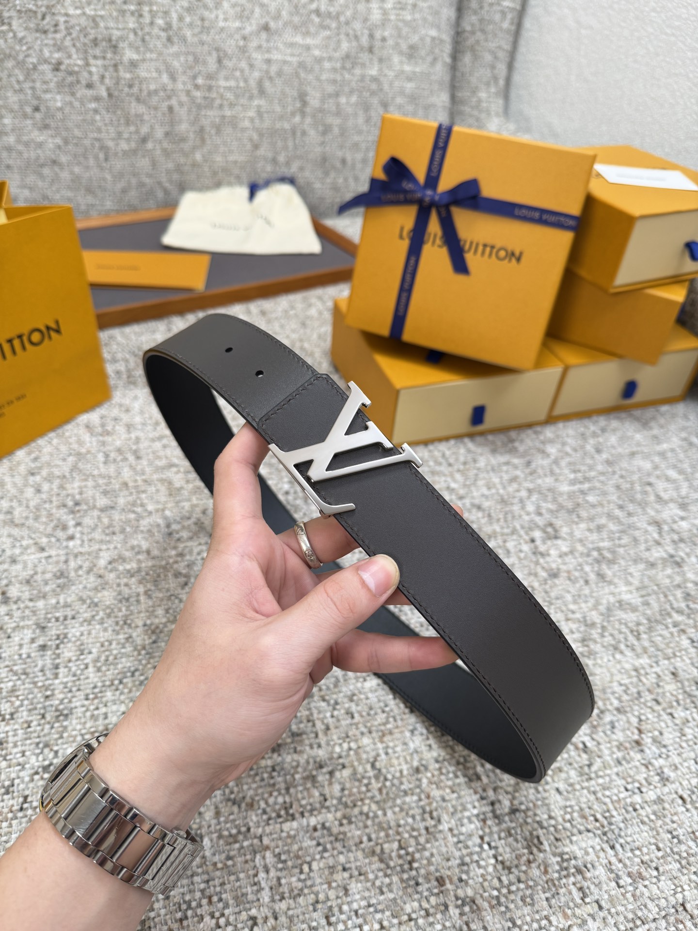 Louis Vuitton LV腰带 双面平纹系列 原厂五金 精致手工绘边 柔软舒适 宽4.0