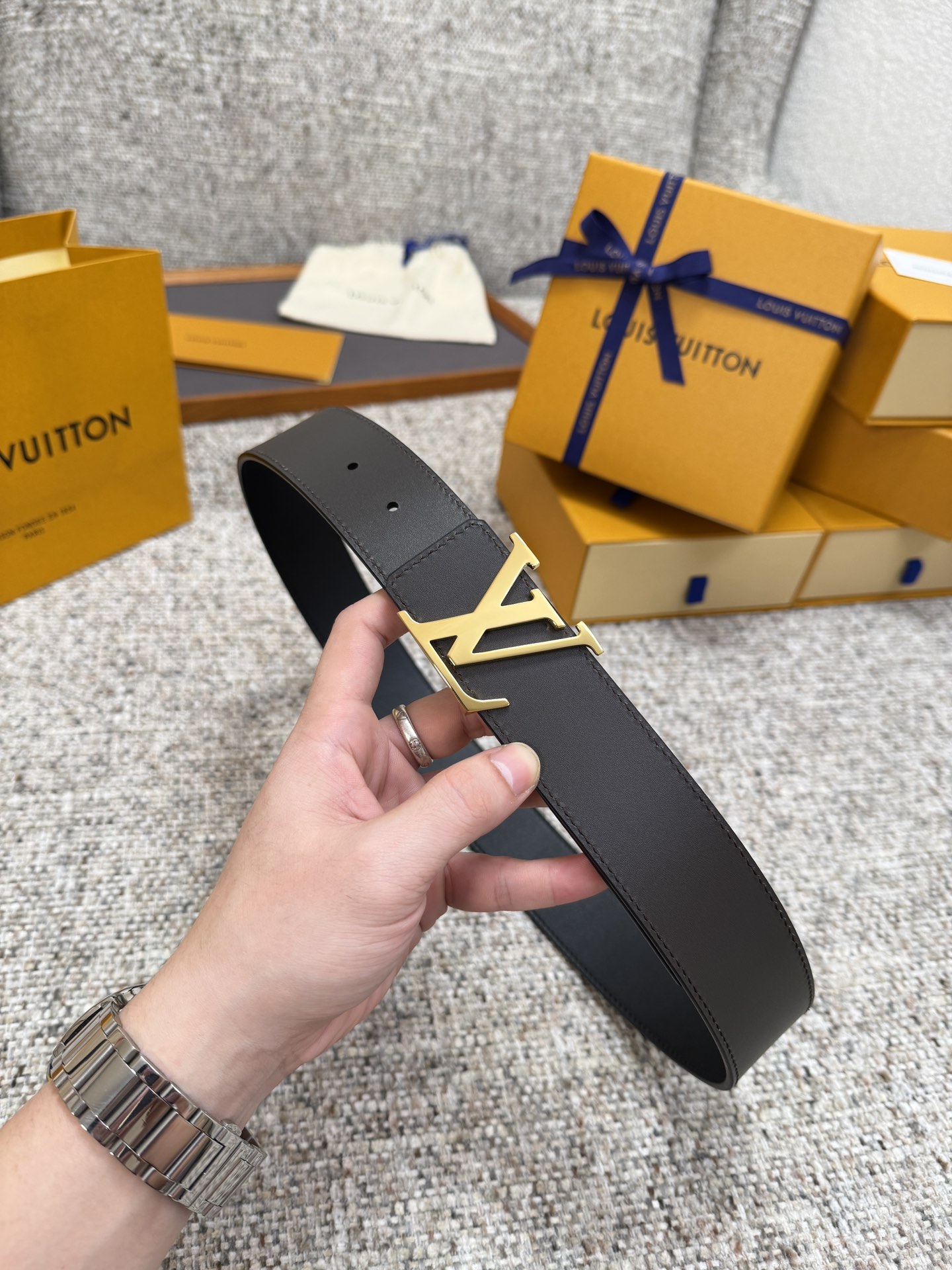 Louis Vuitton LV腰带 双面平纹系列 原厂五金 精致手工绘边 柔软舒适 宽4.0