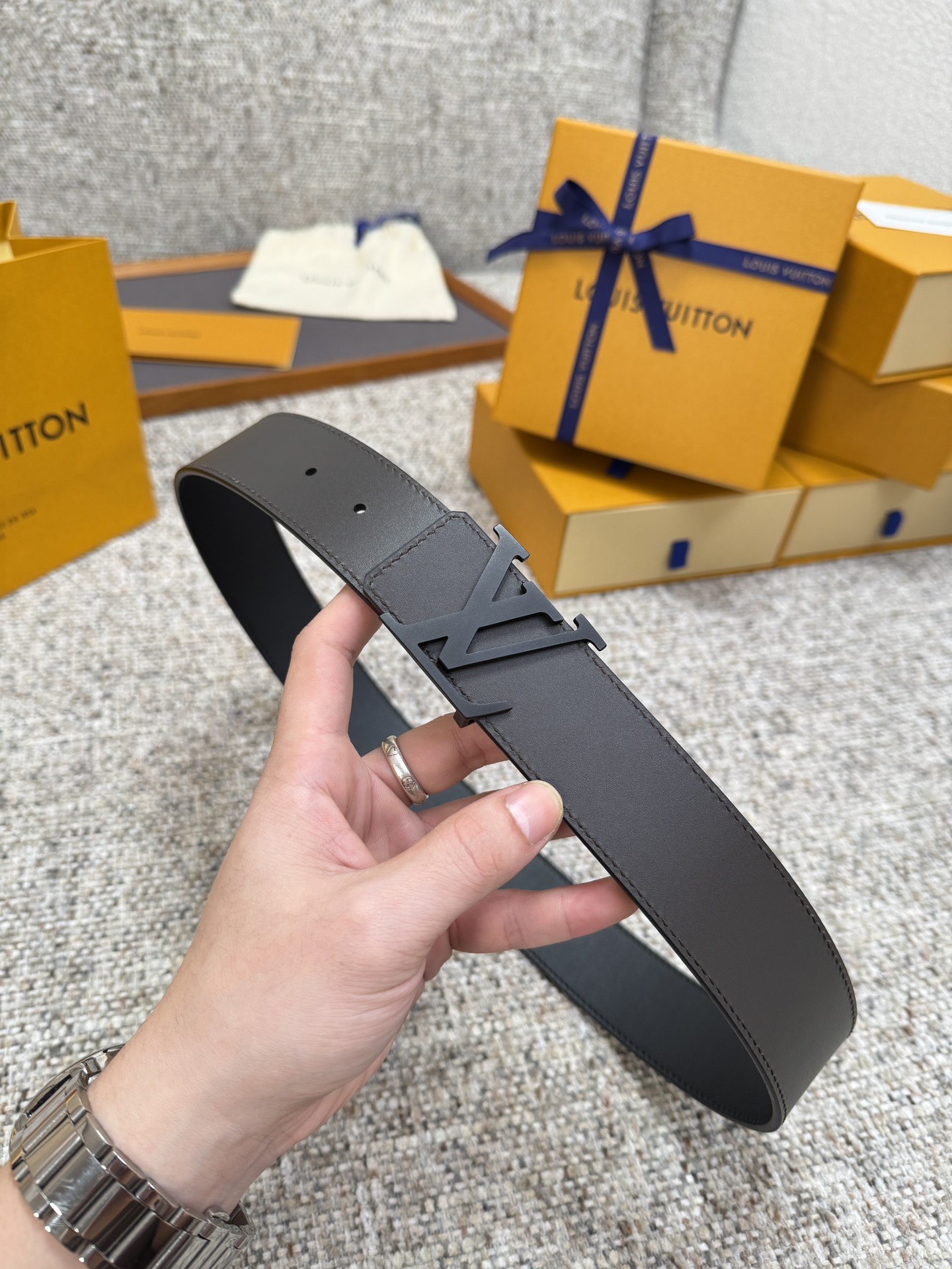 Louis Vuitton LV腰带 双面平纹系列 原厂五金 精致手工绘边 柔软舒适 宽4.0