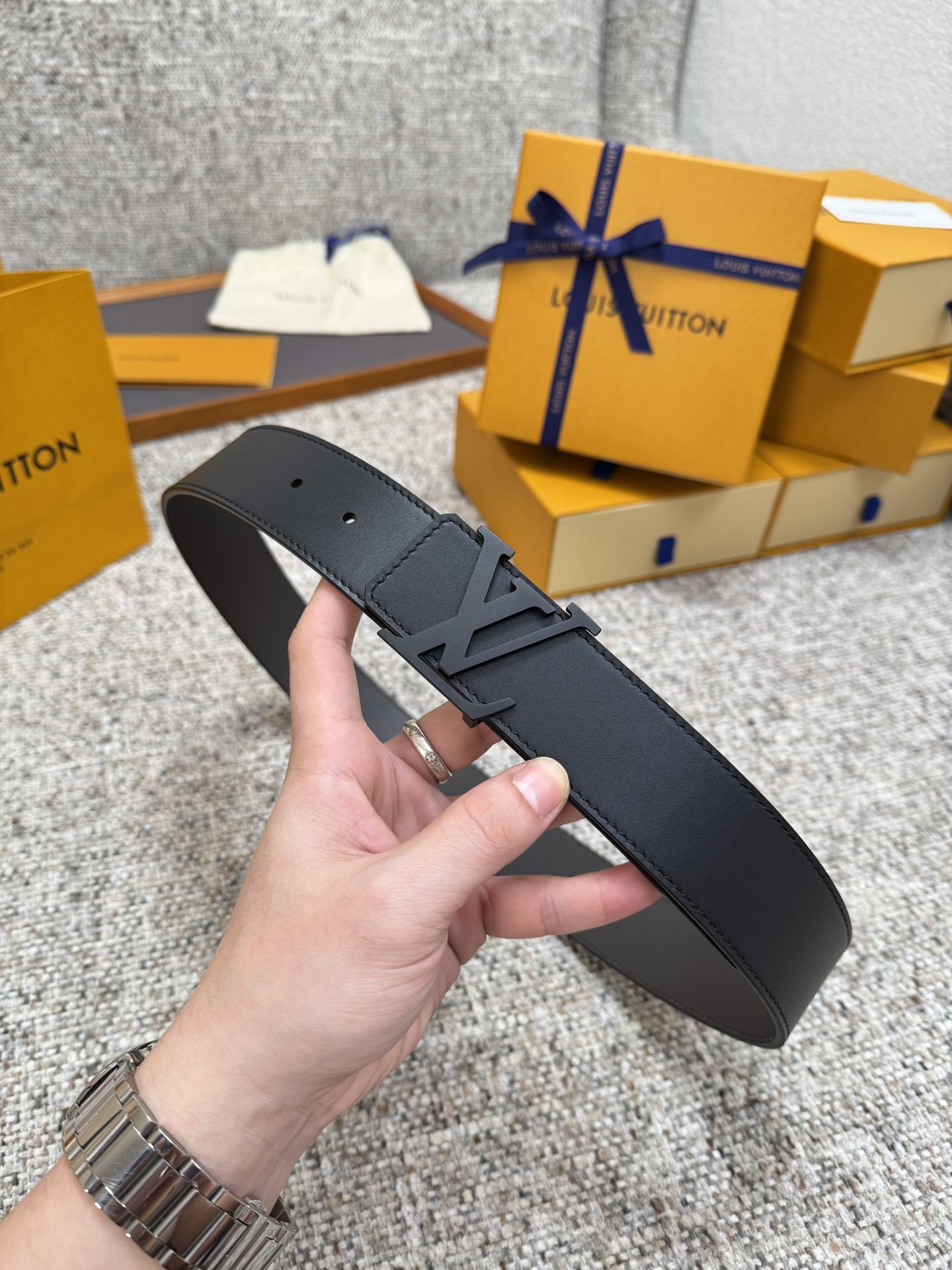 Louis Vuitton LV腰带 双面平纹系列 原厂五金 精致手工绘边 柔软舒适 宽4.0