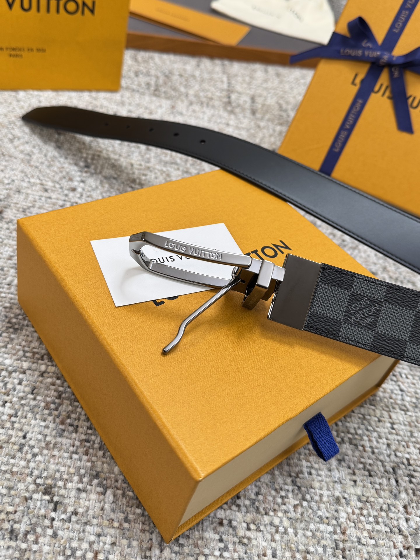 LV Style Black Men's Belts Men's Belts Men's Belt detail image 4 from source 766527
