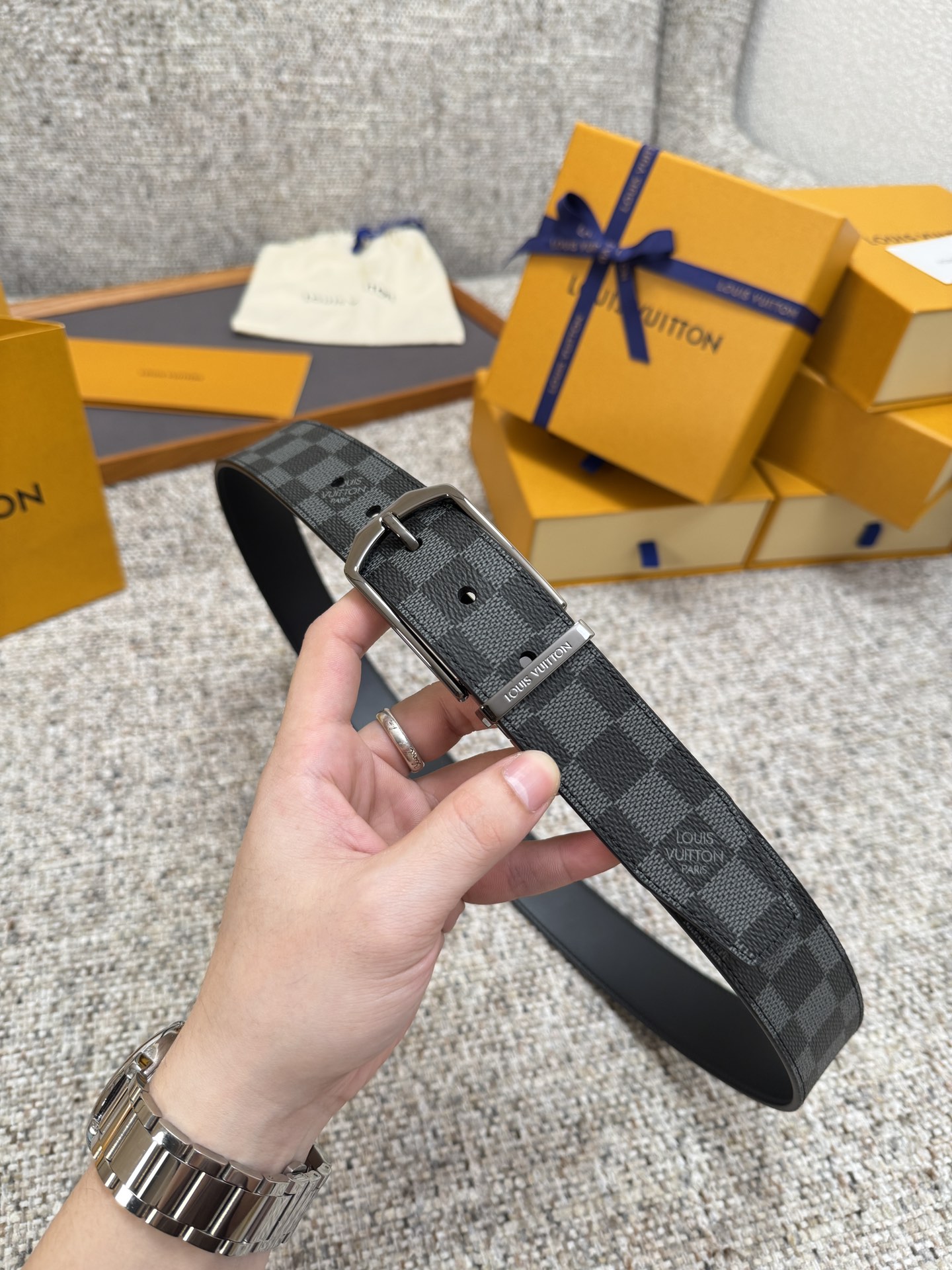 LV Style Black Men's Belts Men's Belts Men's Belt detail image 9 from source 766527