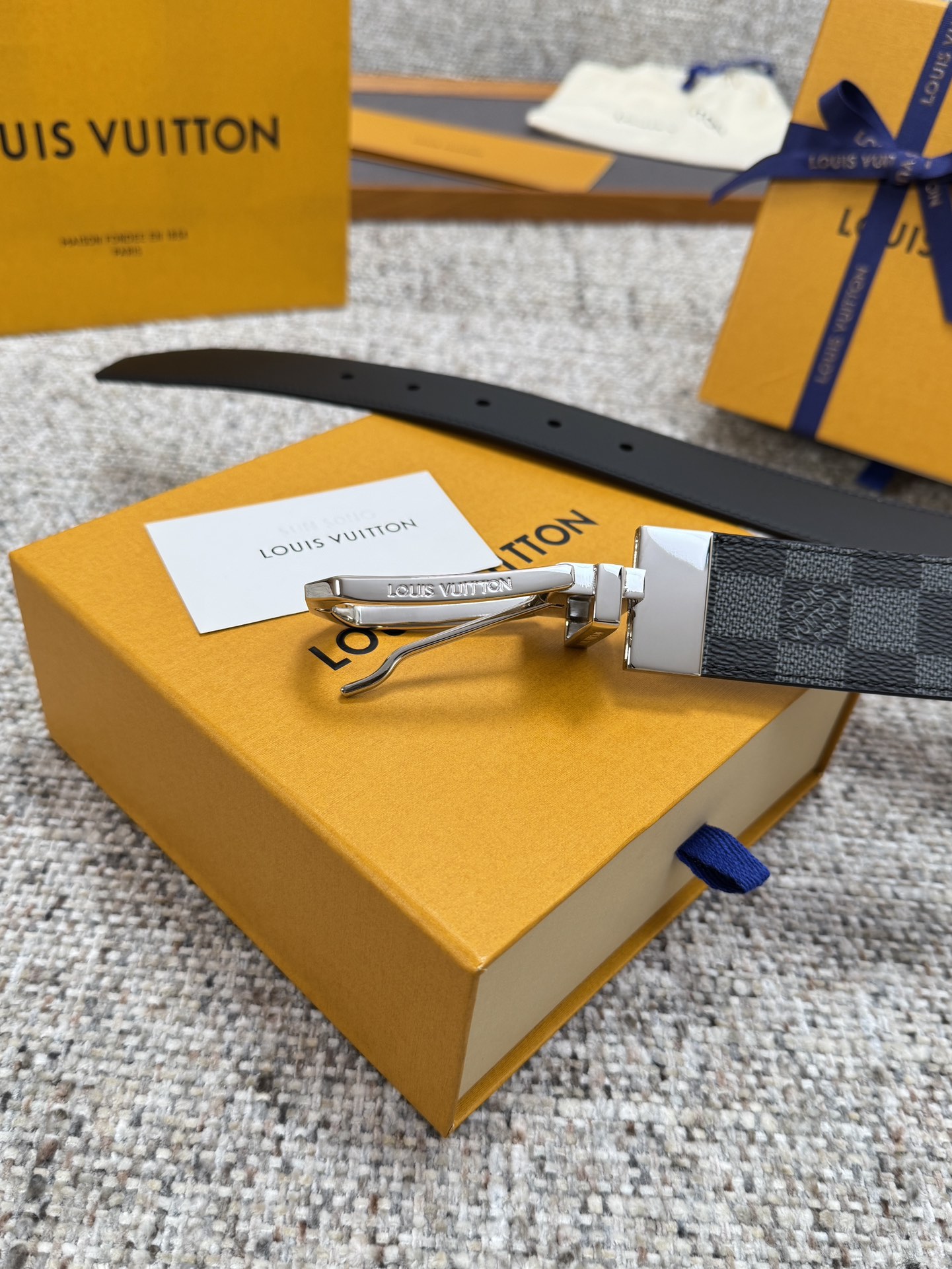 LV Style Black Men's Belts Men's Belts Men's Belt detail image 4 from source 766528