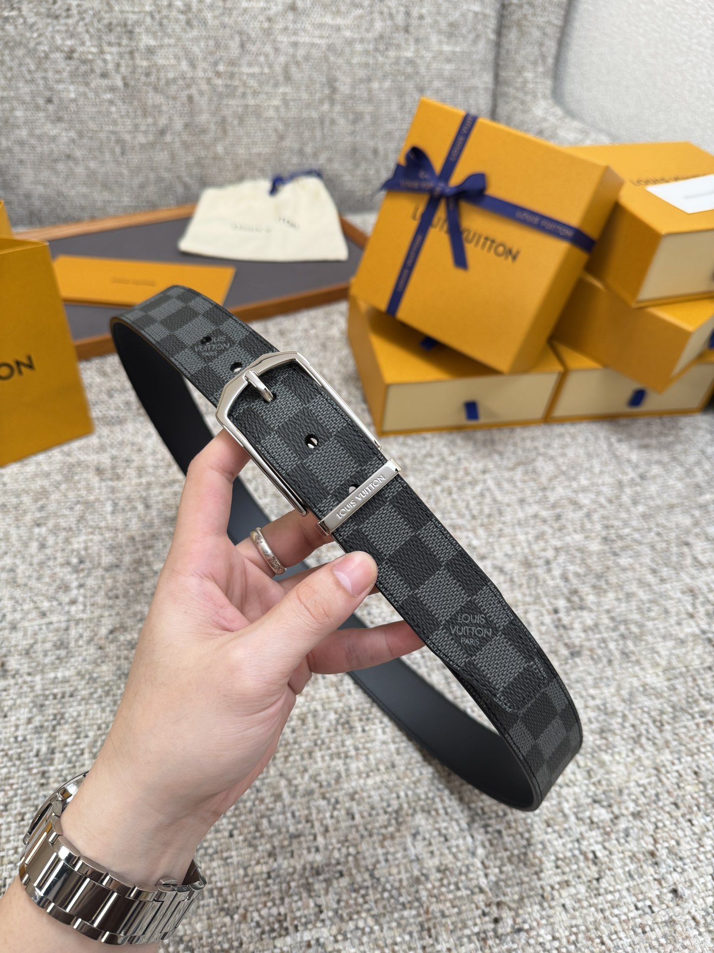 LV Style Black Men's Belts Men's Belts Men's Belt detail image 9 from source 766528