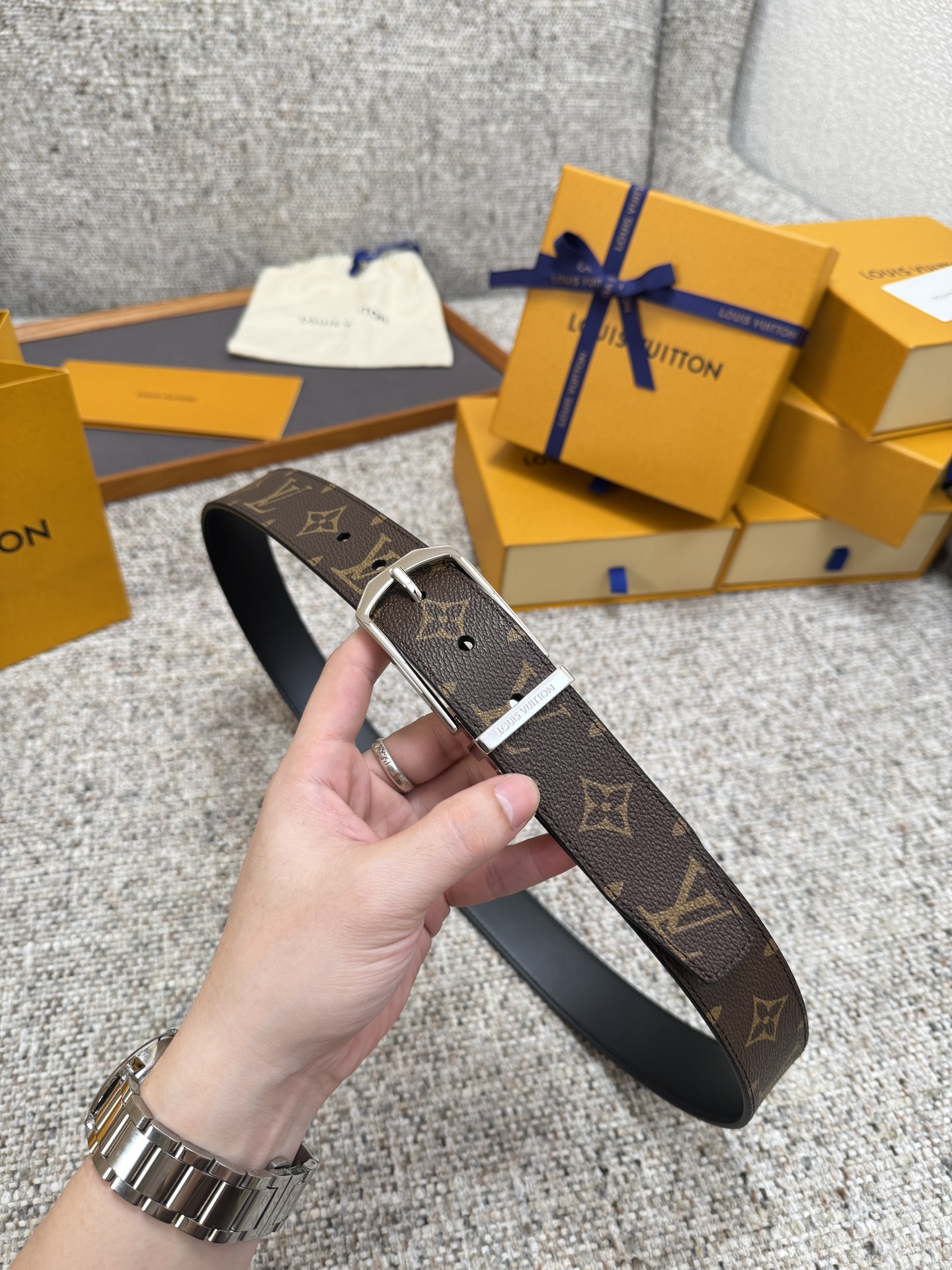 LV Style Black Men's Belts Men's Belts Men's Belt detail image 9 from source 766530