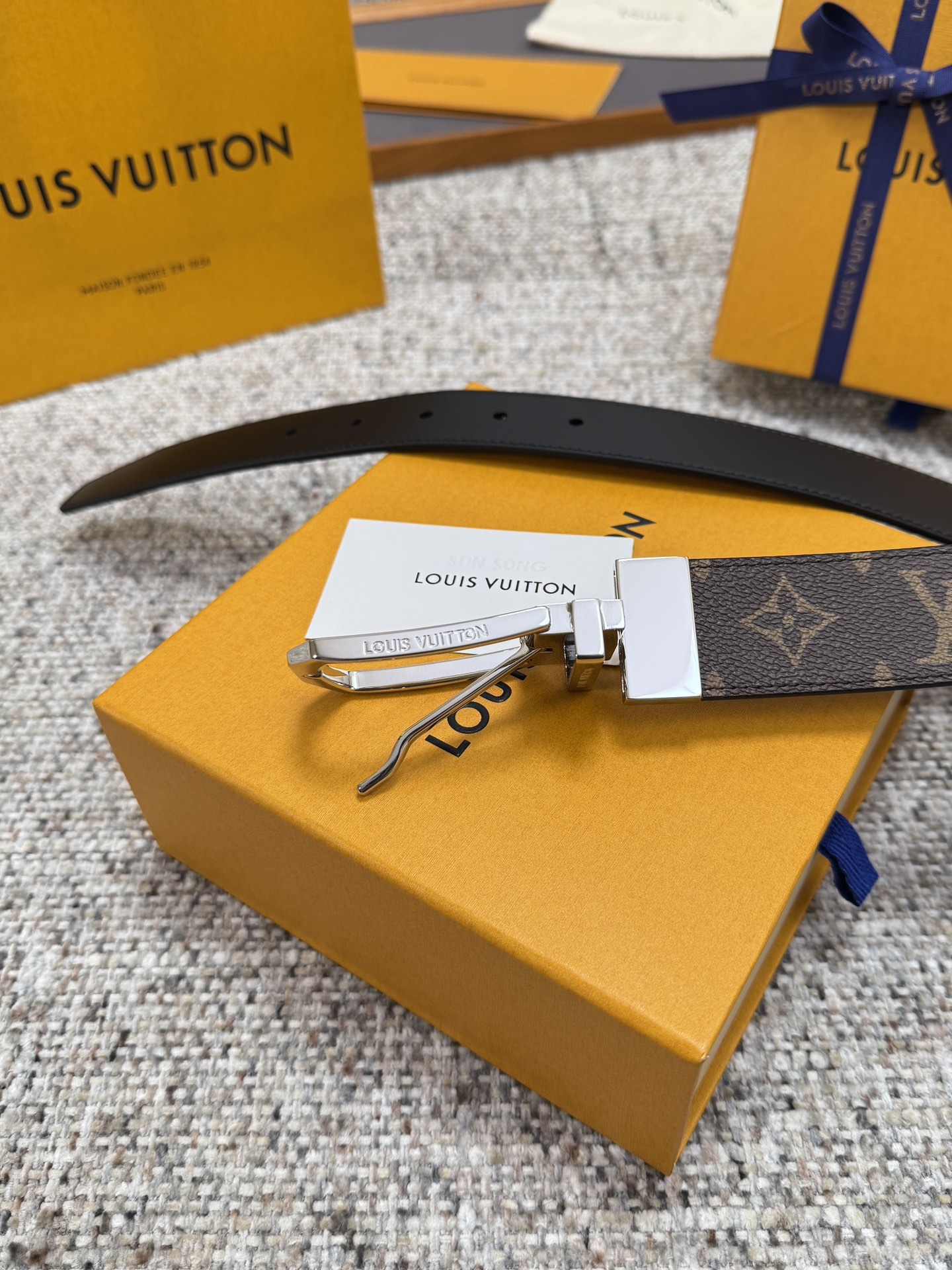 LV Style Black Men's Belts Men's Belts Men's Belt detail image 4 from source 766530