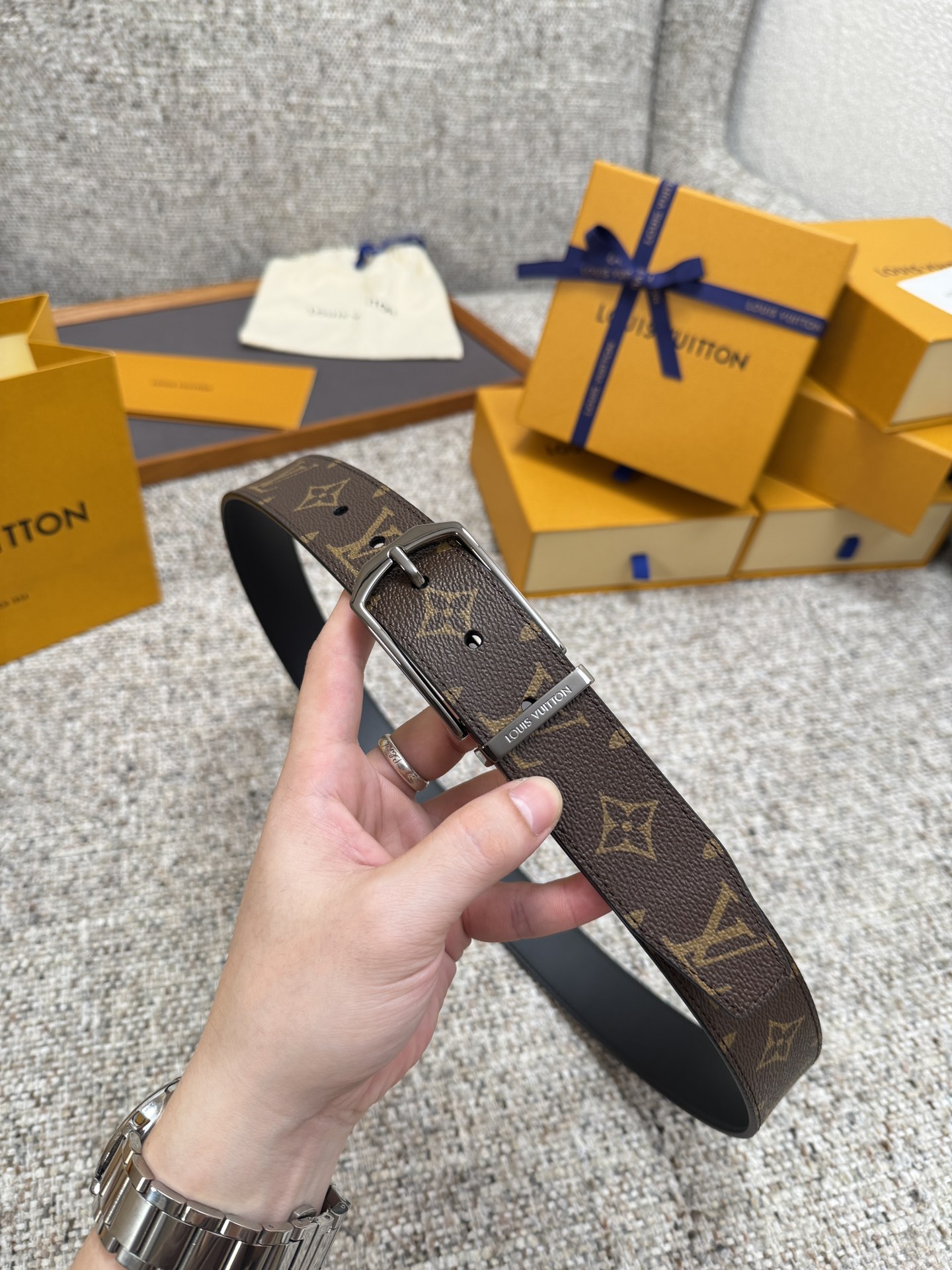 LV Style Black Men's Belts Men's Belts Men's Belt detail image 9 from source 766531