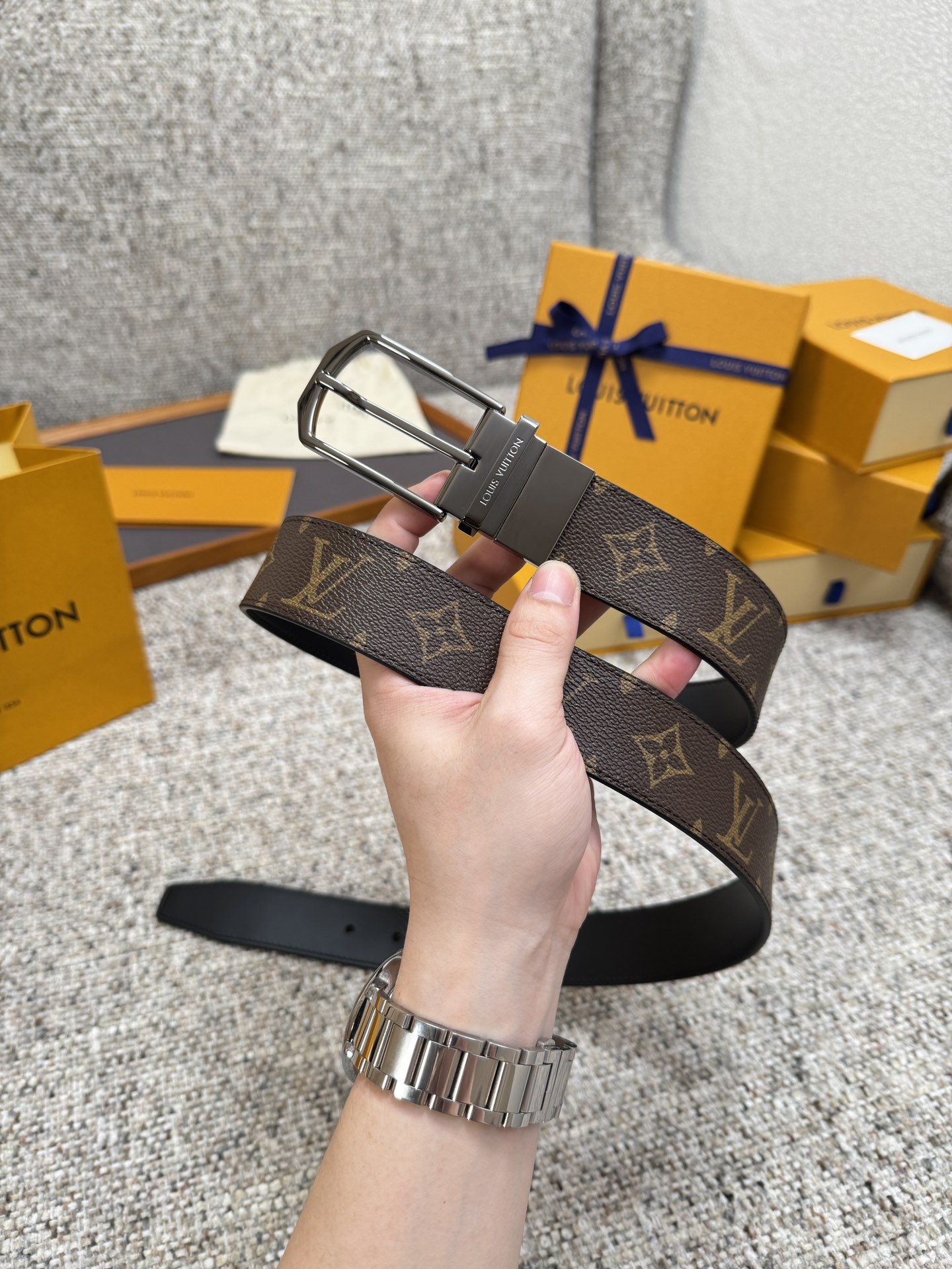 LV Style Black Men's Belts Lookbook Reference image 2