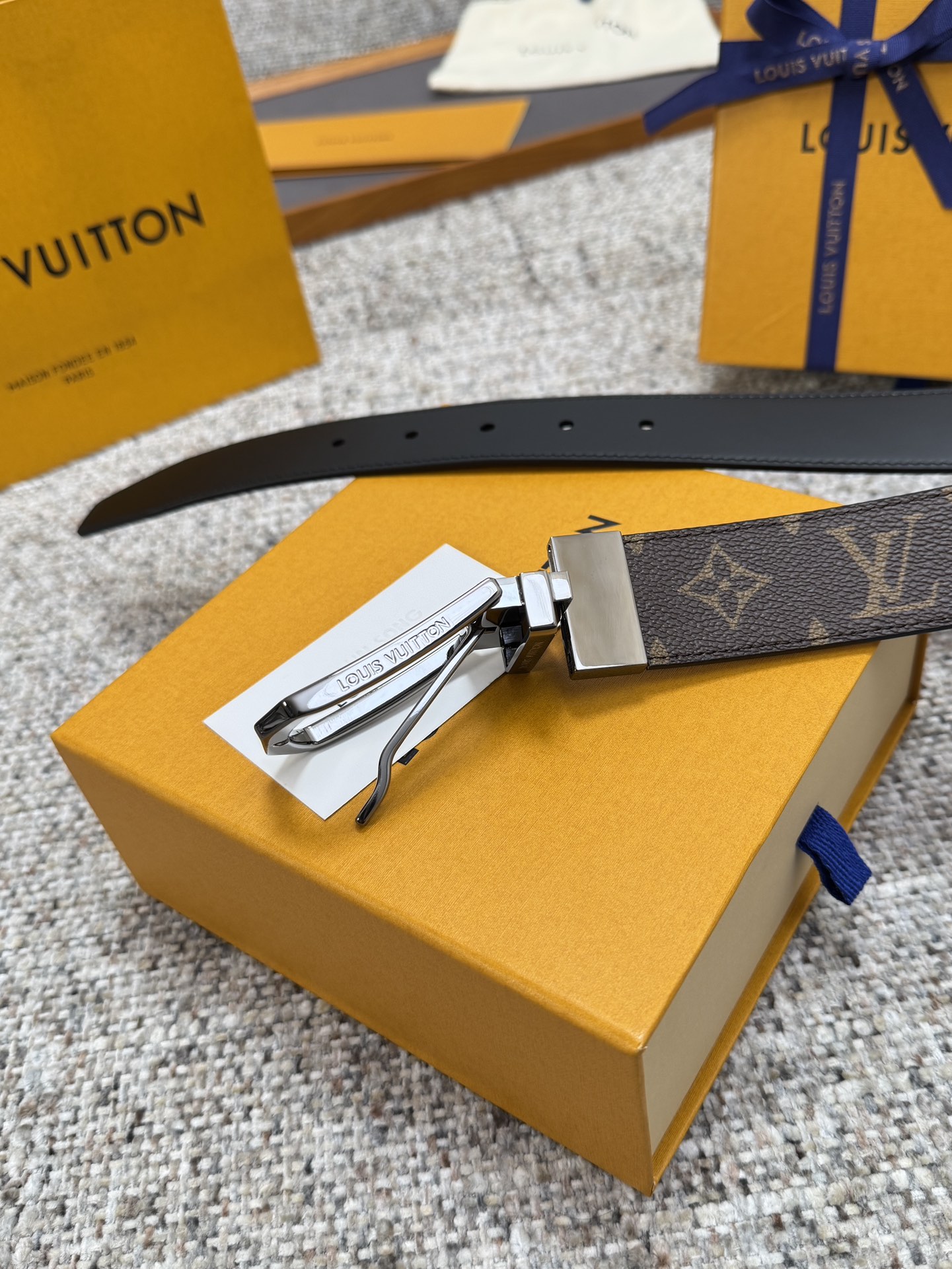 LV Style Black Men's Belts Men's Belts Men's Belt detail image 4 from source 766531