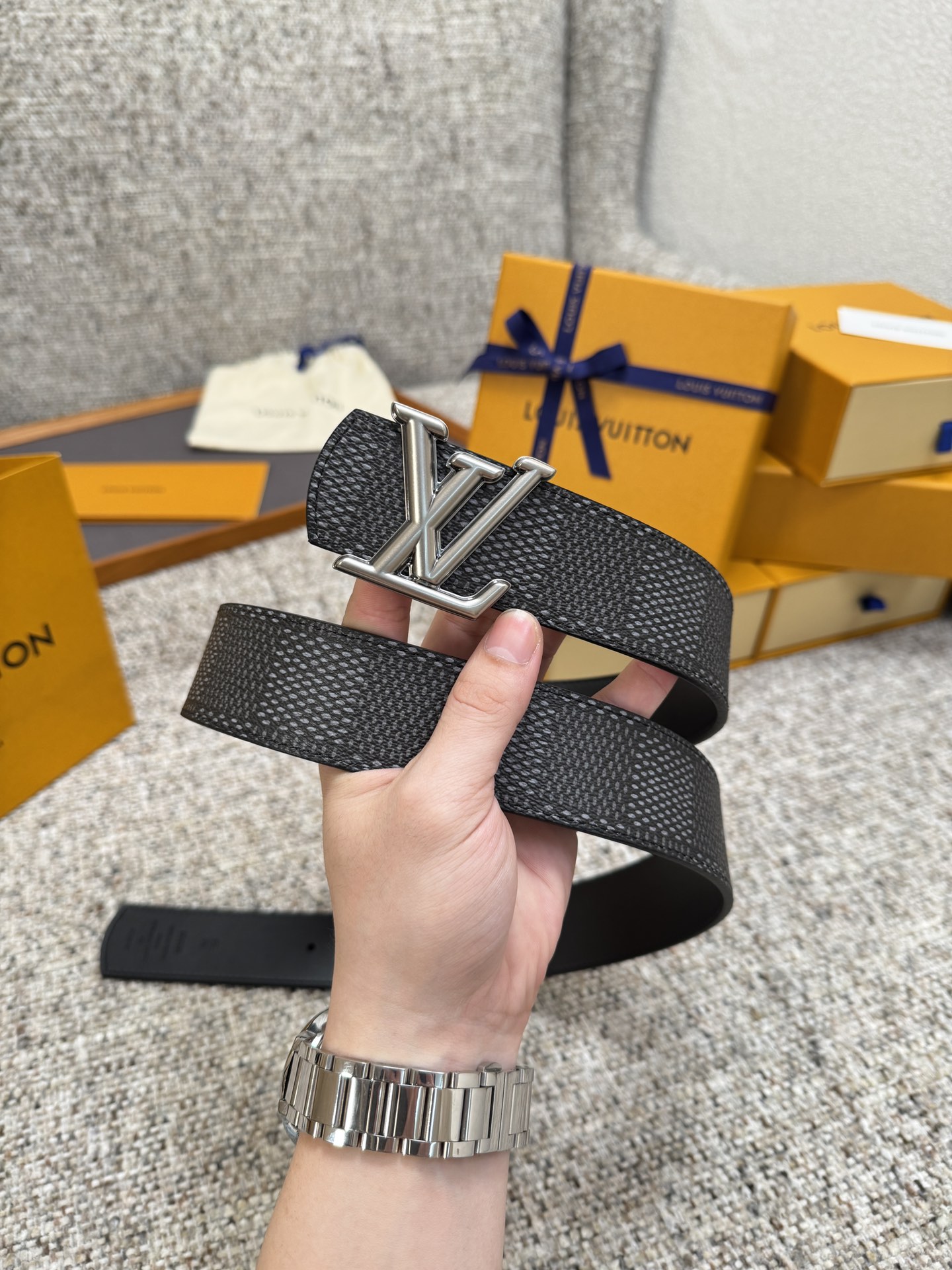Двусторонний ремень с металлической пряжкой LV Louis Vuitton