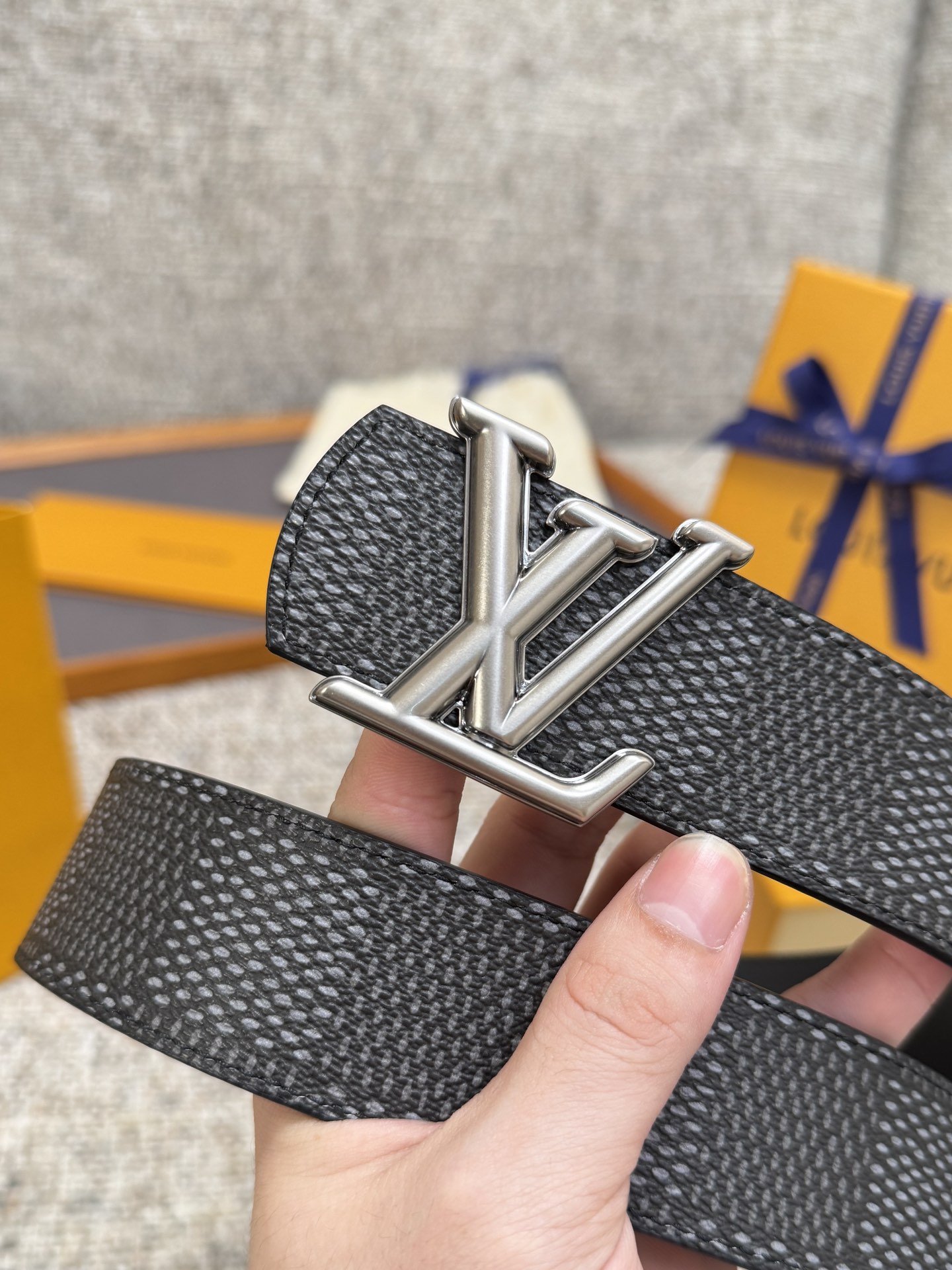 Двусторонний ремень с металлической пряжкой LV Louis Vuitton