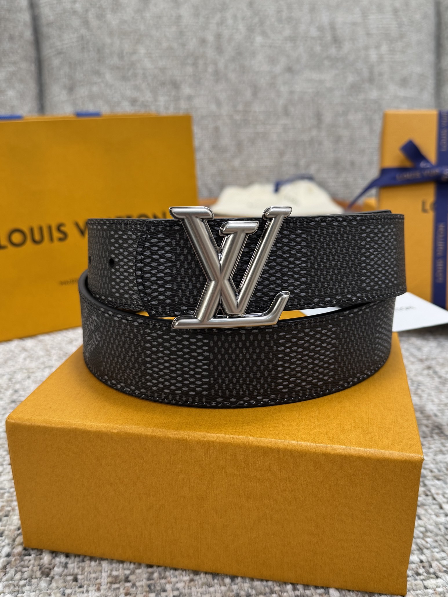 Двусторонний ремень с металлической пряжкой LV Louis Vuitton