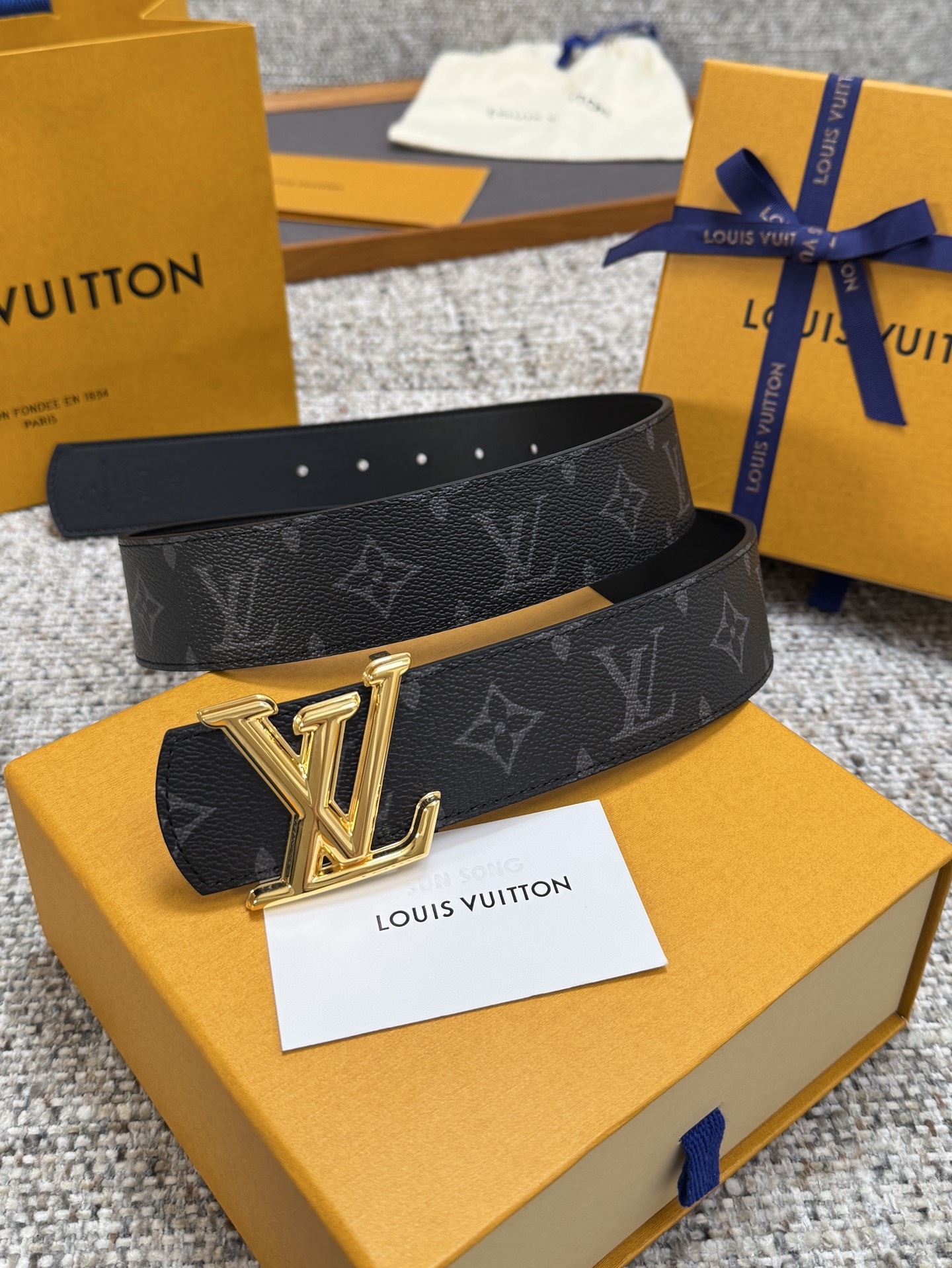 Louis Vuitton LV腰带 Dimension双面腰带系列 原厂五金 精致手工绘边 柔软舒适 
