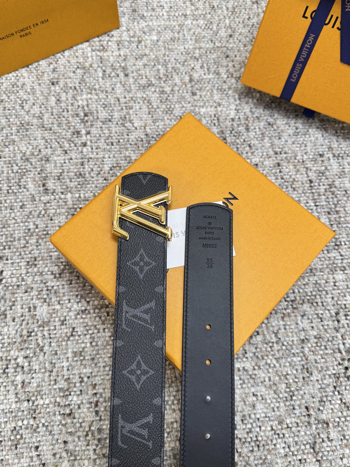 Louis Vuitton LV腰带 Dimension双面腰带系列 原厂五金 精致手工绘边 柔软舒适 