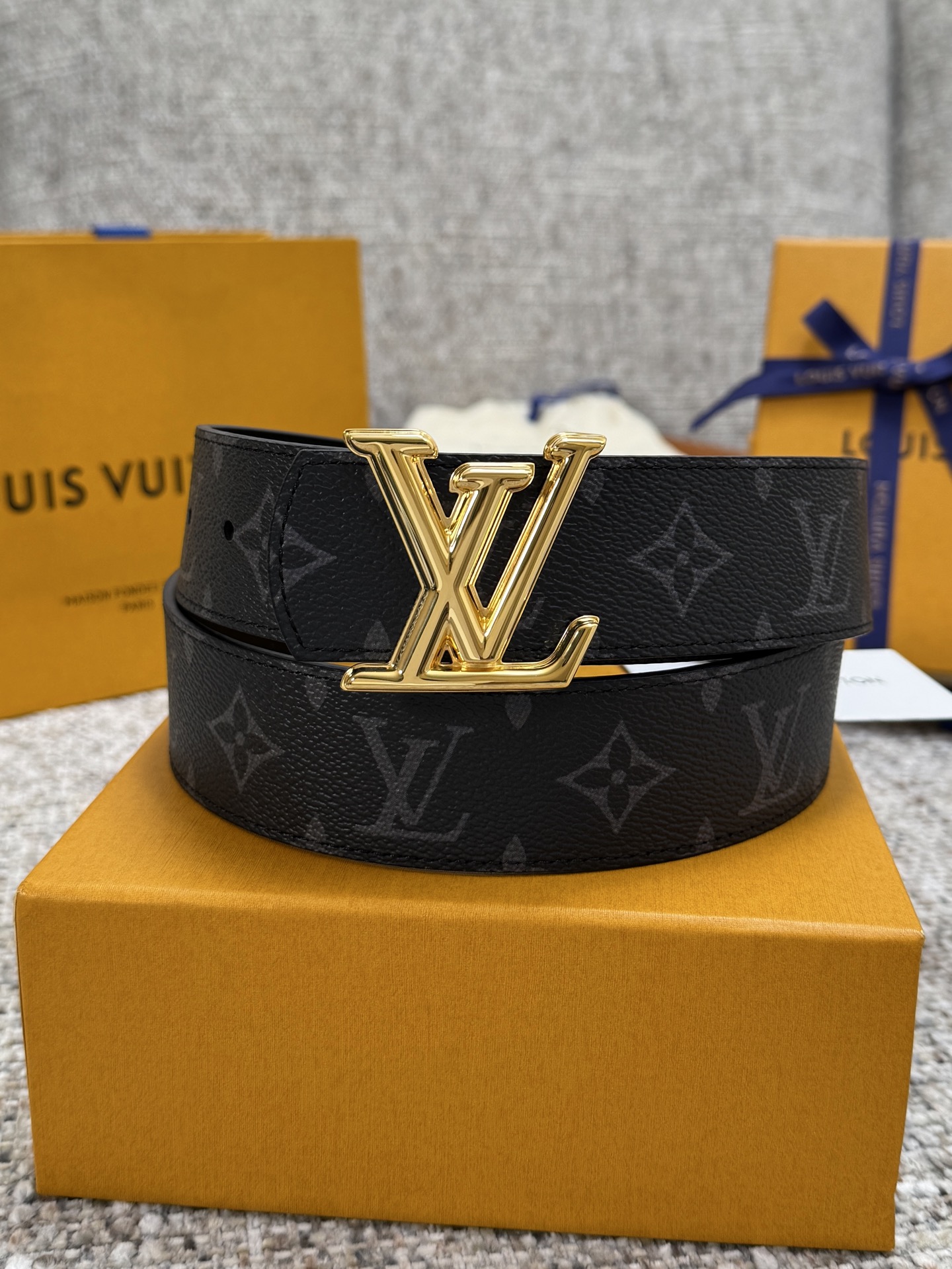 Louis Vuitton LV腰带 Dimension双面腰带系列 原厂五金 精致手工绘边 柔软舒适 