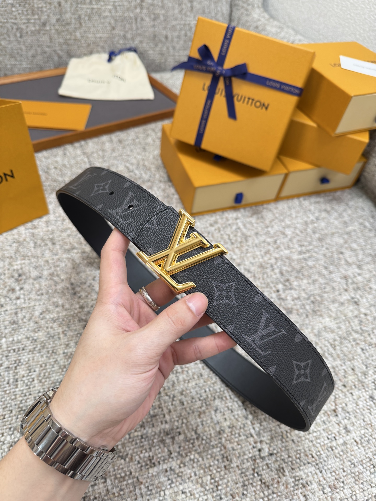 Louis Vuitton LV腰带 Dimension双面腰带系列 原厂五金 精致手工绘边 柔软舒适 