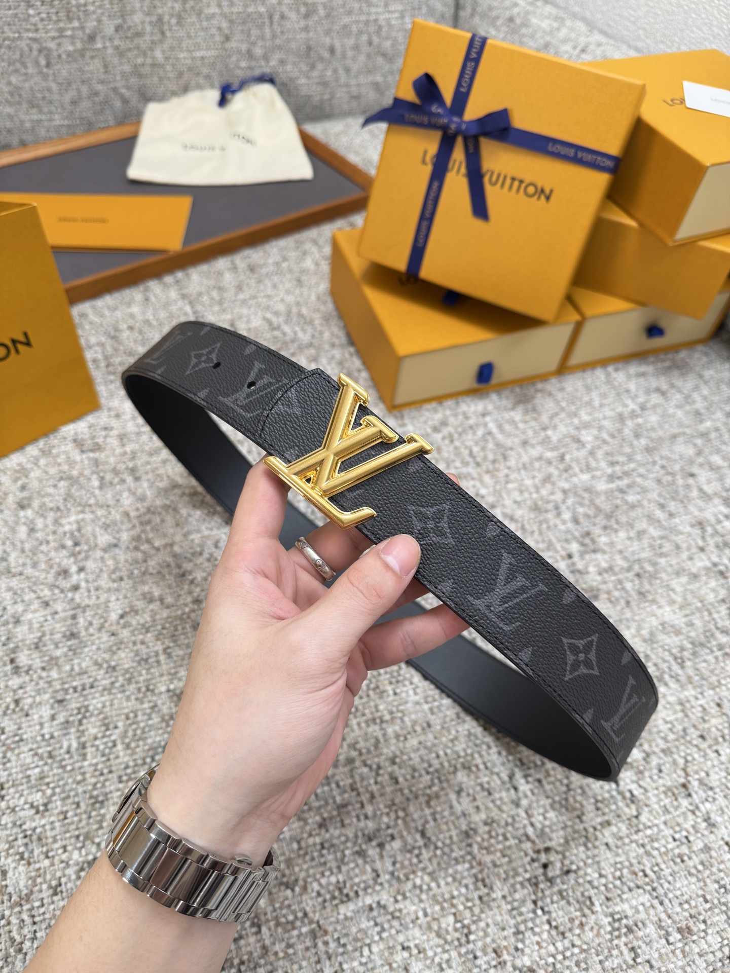 Louis Vuitton LV腰带 Dimension双面腰带系列 原厂五金 精致手工绘边 柔软舒适 