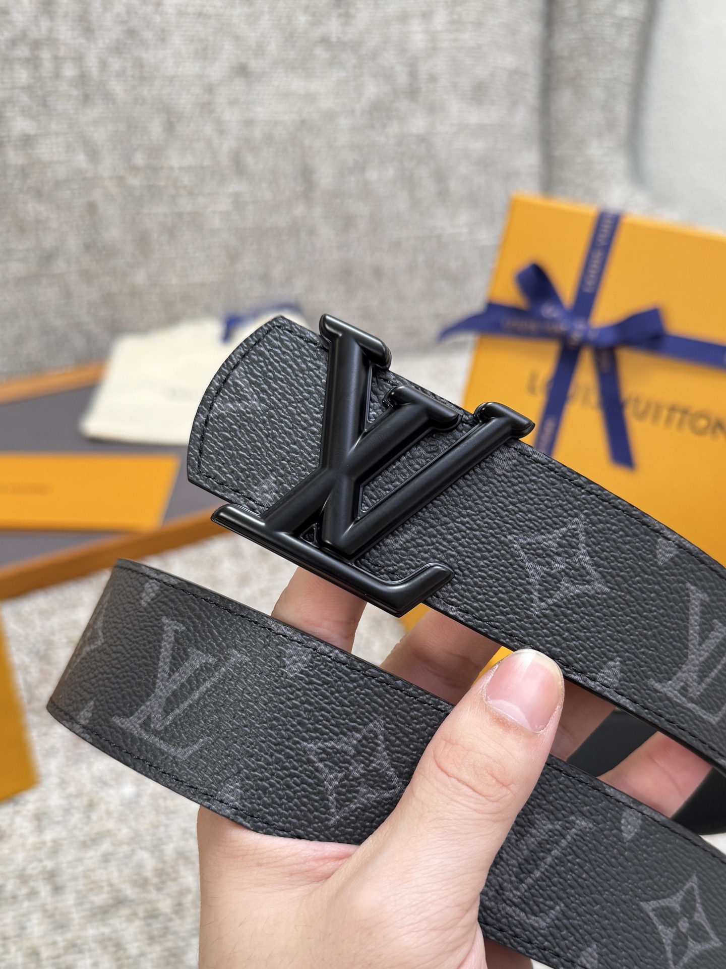 Louis Vuitton LV腰带 Dimension双面腰带系列 原厂五金 精致手工绘边 柔软舒适 