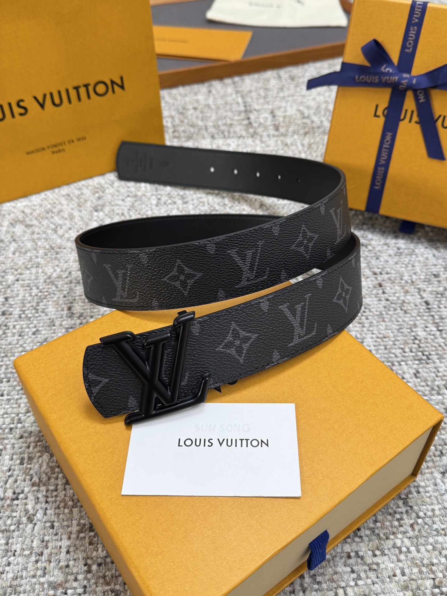 Louis Vuitton LV腰带 Dimension双面腰带系列 原厂五金 精致手工绘边 柔软舒适 