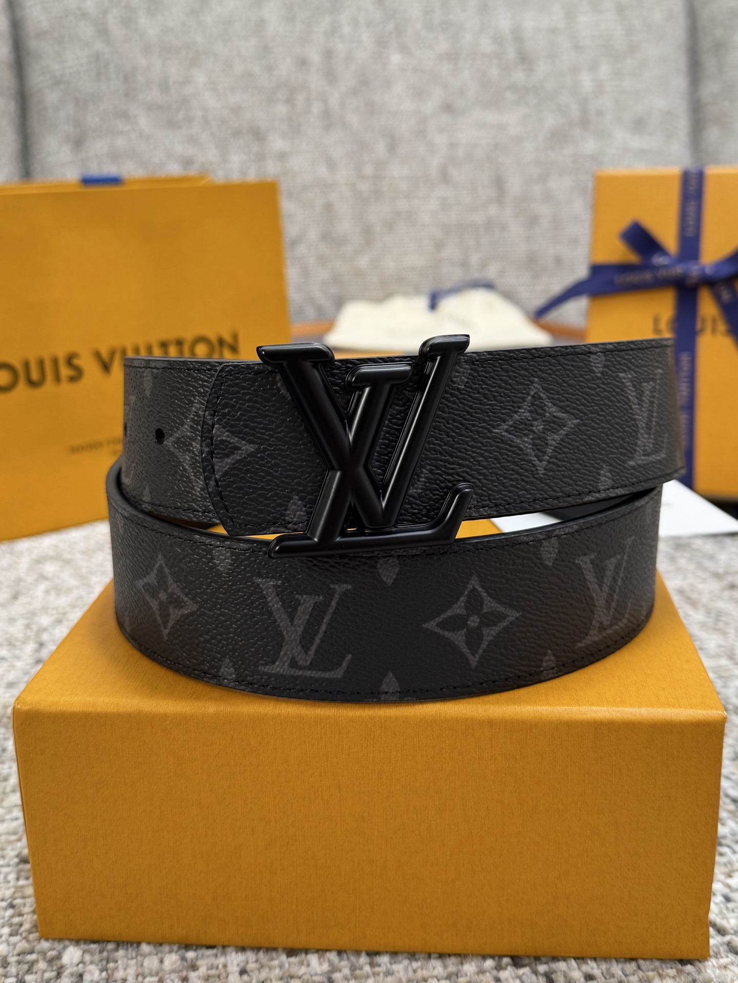 Louis Vuitton LV腰带 Dimension双面腰带系列 原厂五金 精致手工绘边 柔软舒适 