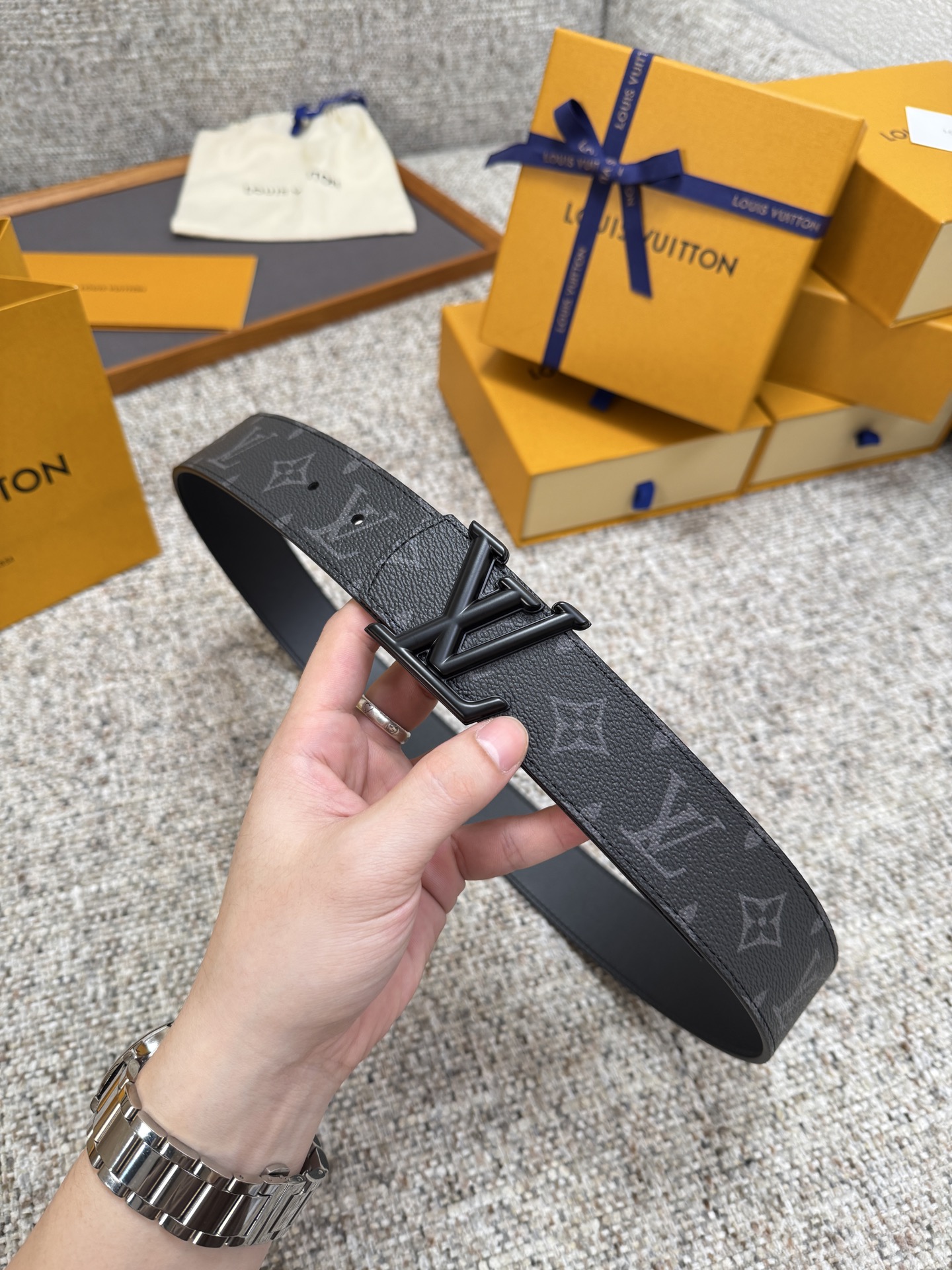 Louis Vuitton LV腰带 Dimension双面腰带系列 原厂五金 精致手工绘边 柔软舒适 