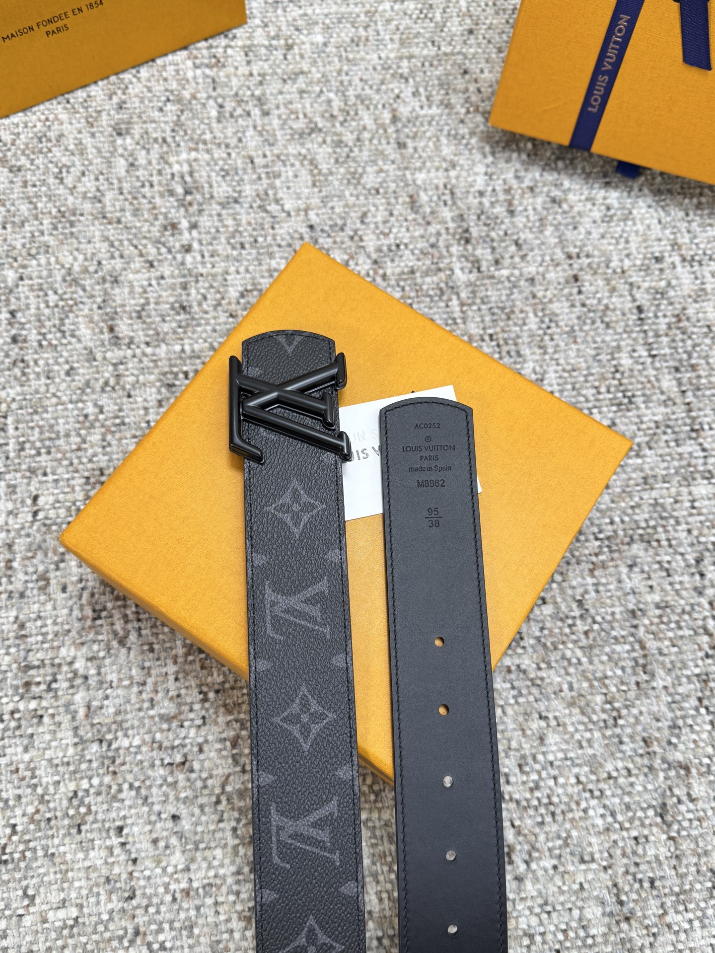 Louis Vuitton LV腰带 Dimension双面腰带系列 原厂五金 精致手工绘边 柔软舒适 