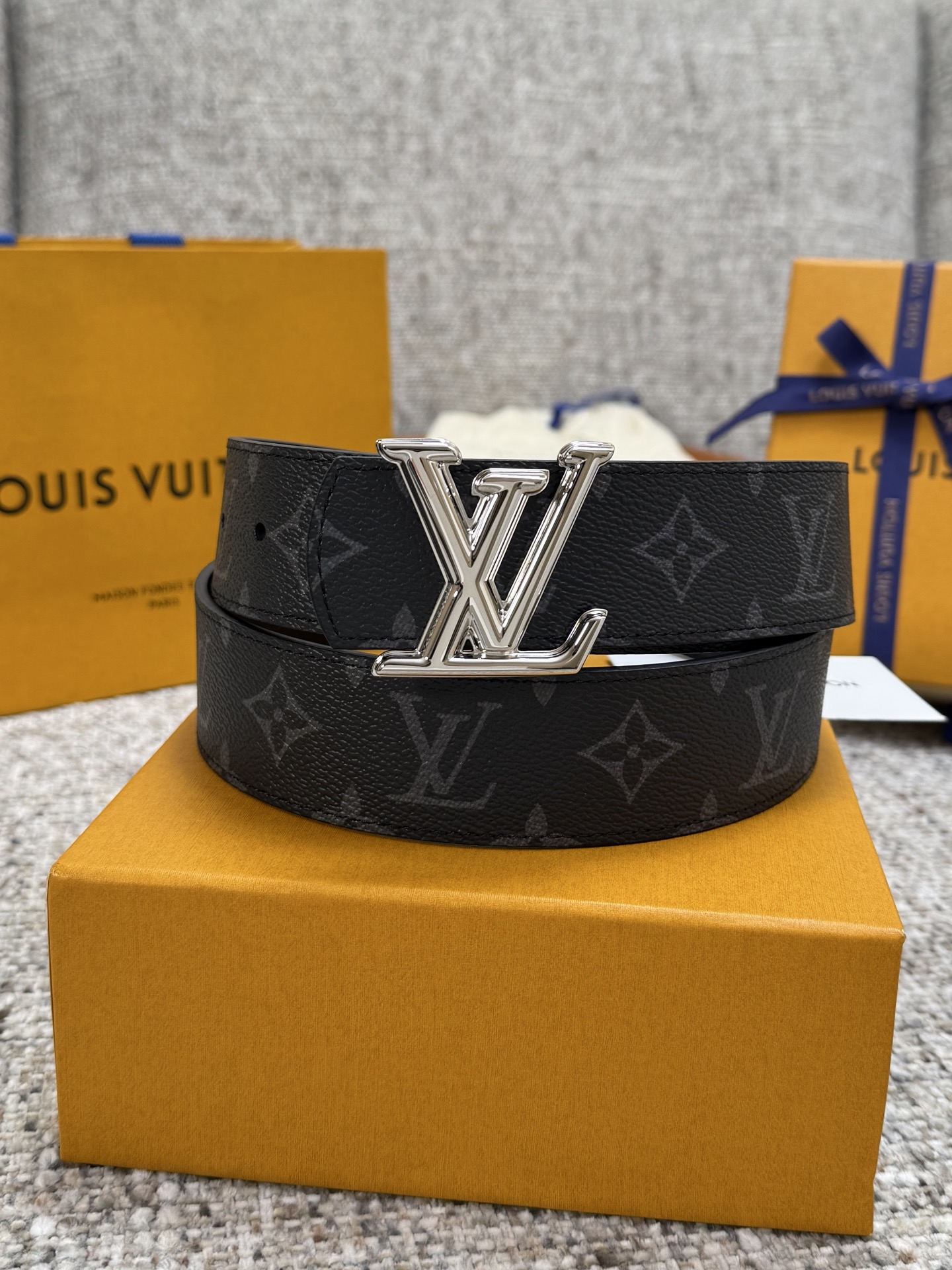 Louis Vuitton LV腰带 Dimension双面腰带系列 原厂五金 精致手工绘边 柔软舒适 