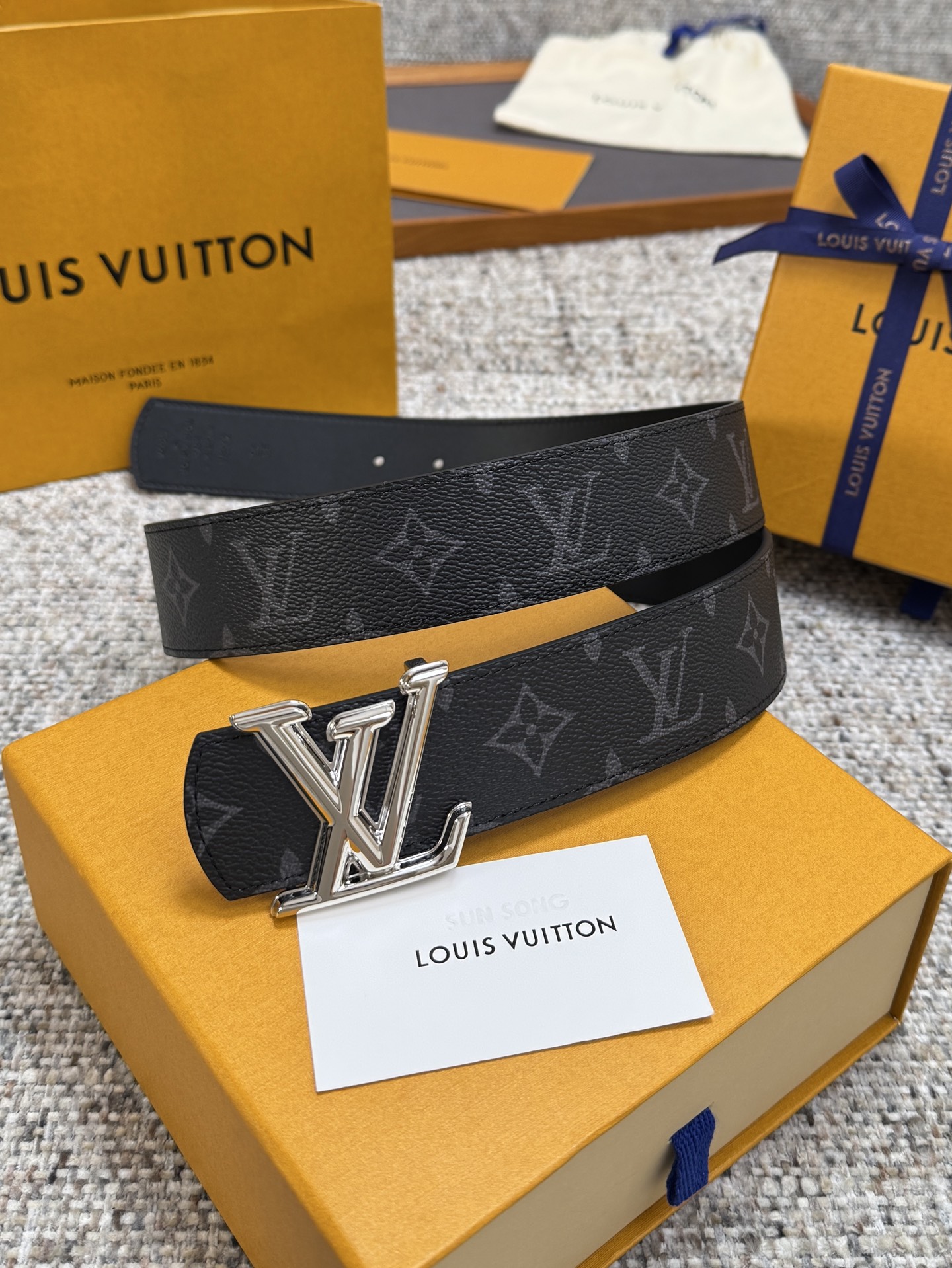 Louis Vuitton LV腰带 Dimension双面腰带系列 原厂五金 精致手工绘边 柔软舒适 