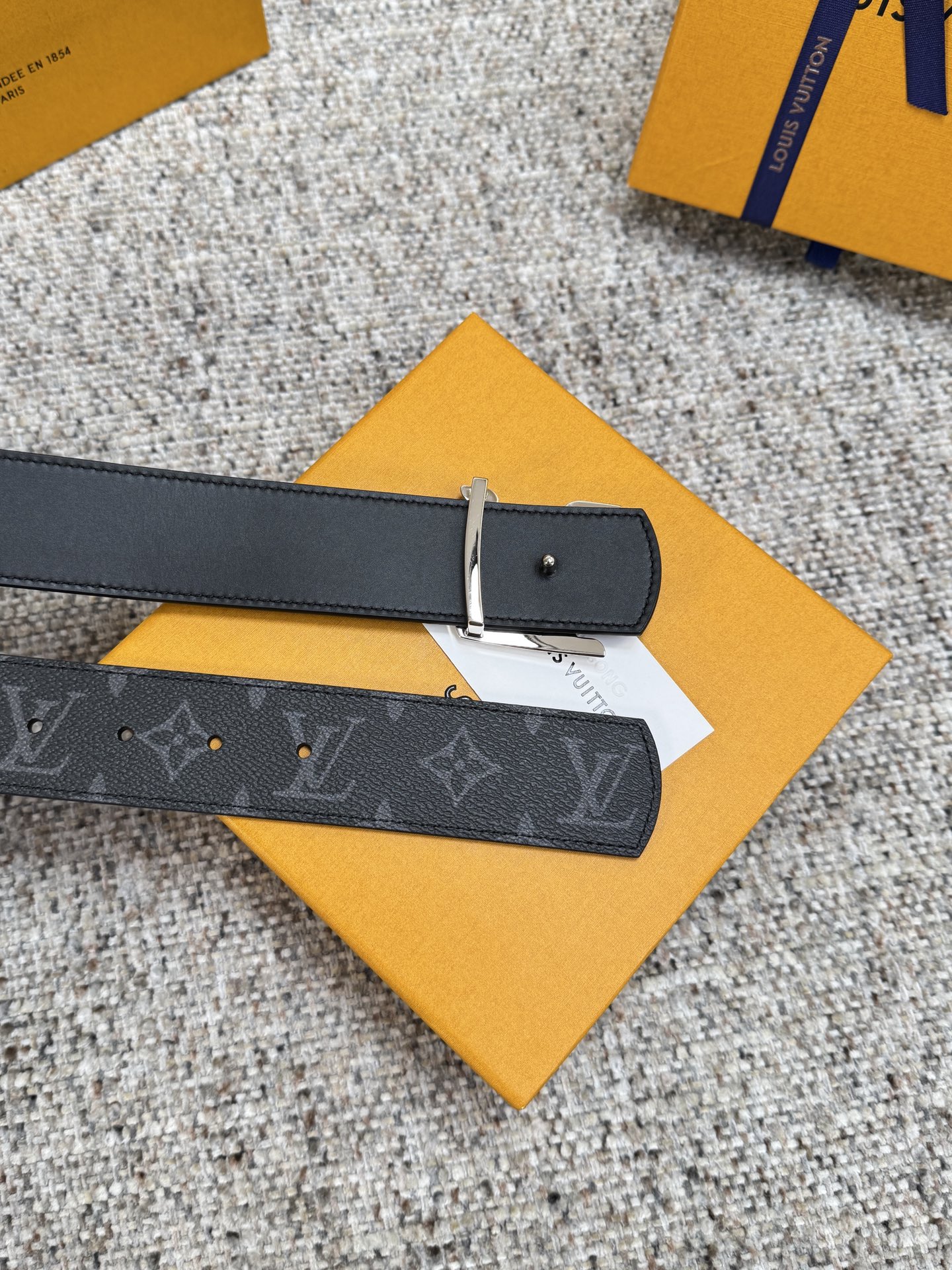 Louis Vuitton LV腰带 Dimension双面腰带系列 原厂五金 精致手工绘边 柔软舒适 