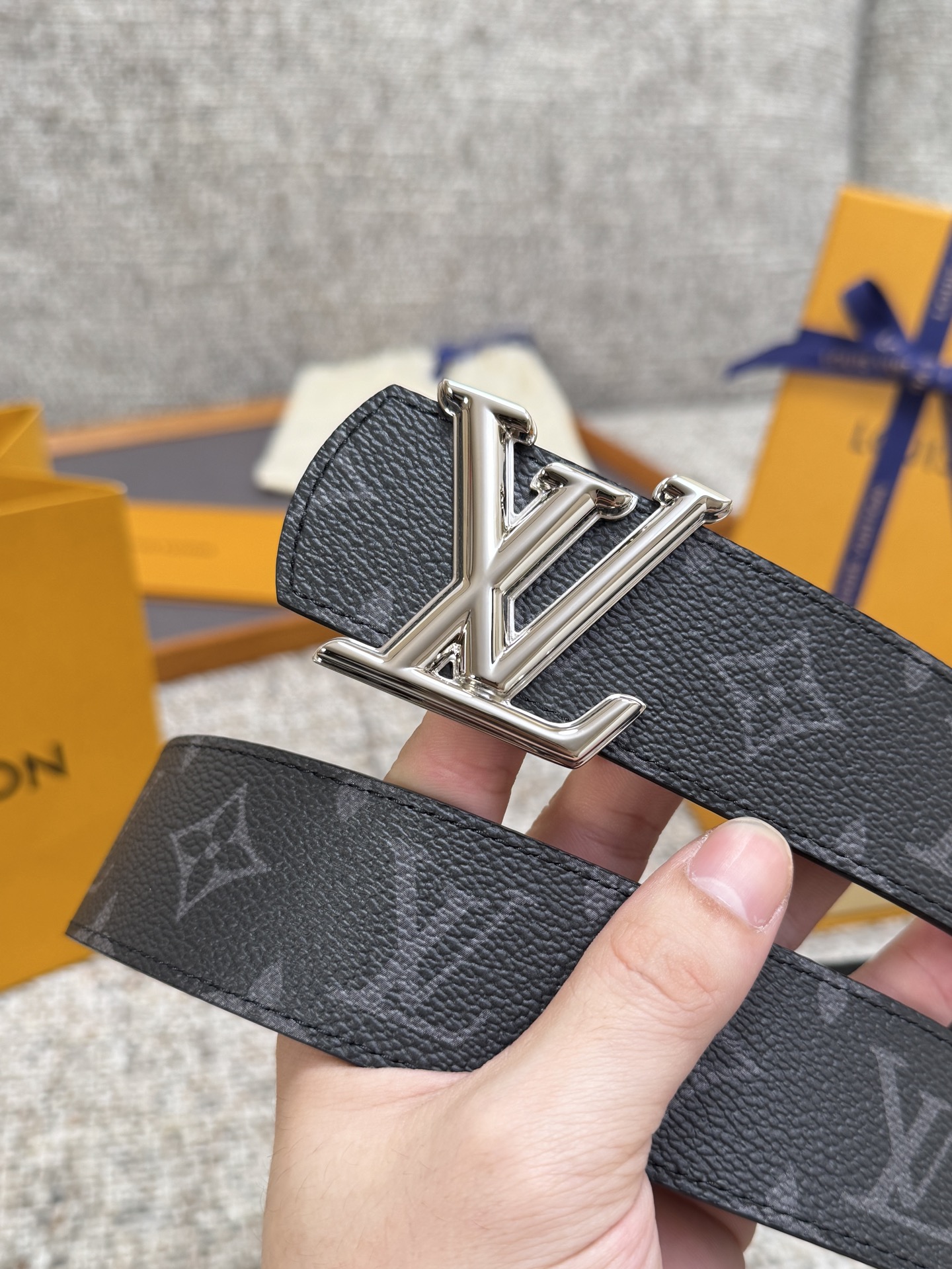 Louis Vuitton LV腰带 Dimension双面腰带系列 原厂五金 精致手工绘边 柔软舒适 