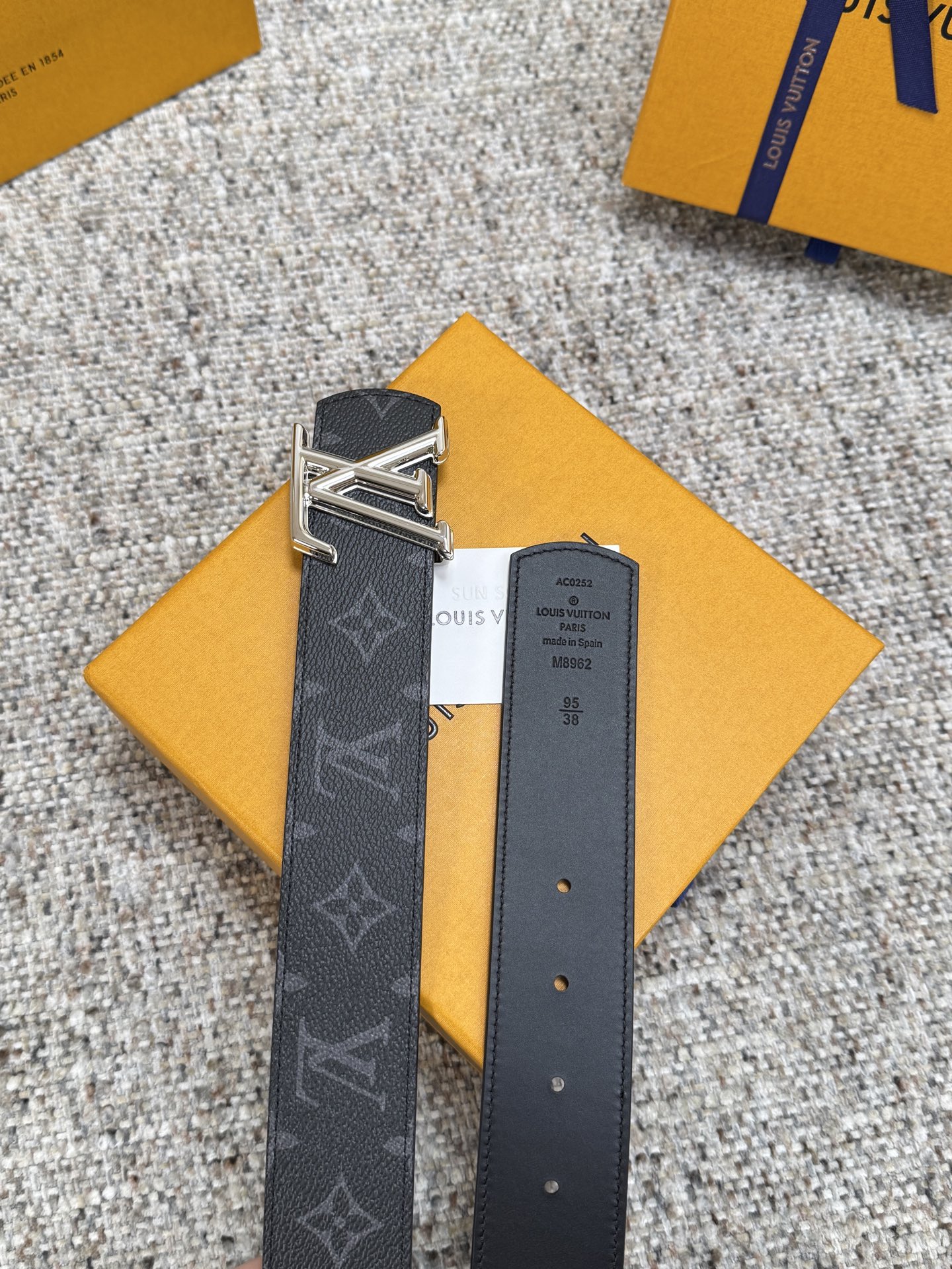 Louis Vuitton LV腰带 Dimension双面腰带系列 原厂五金 精致手工绘边 柔软舒适 