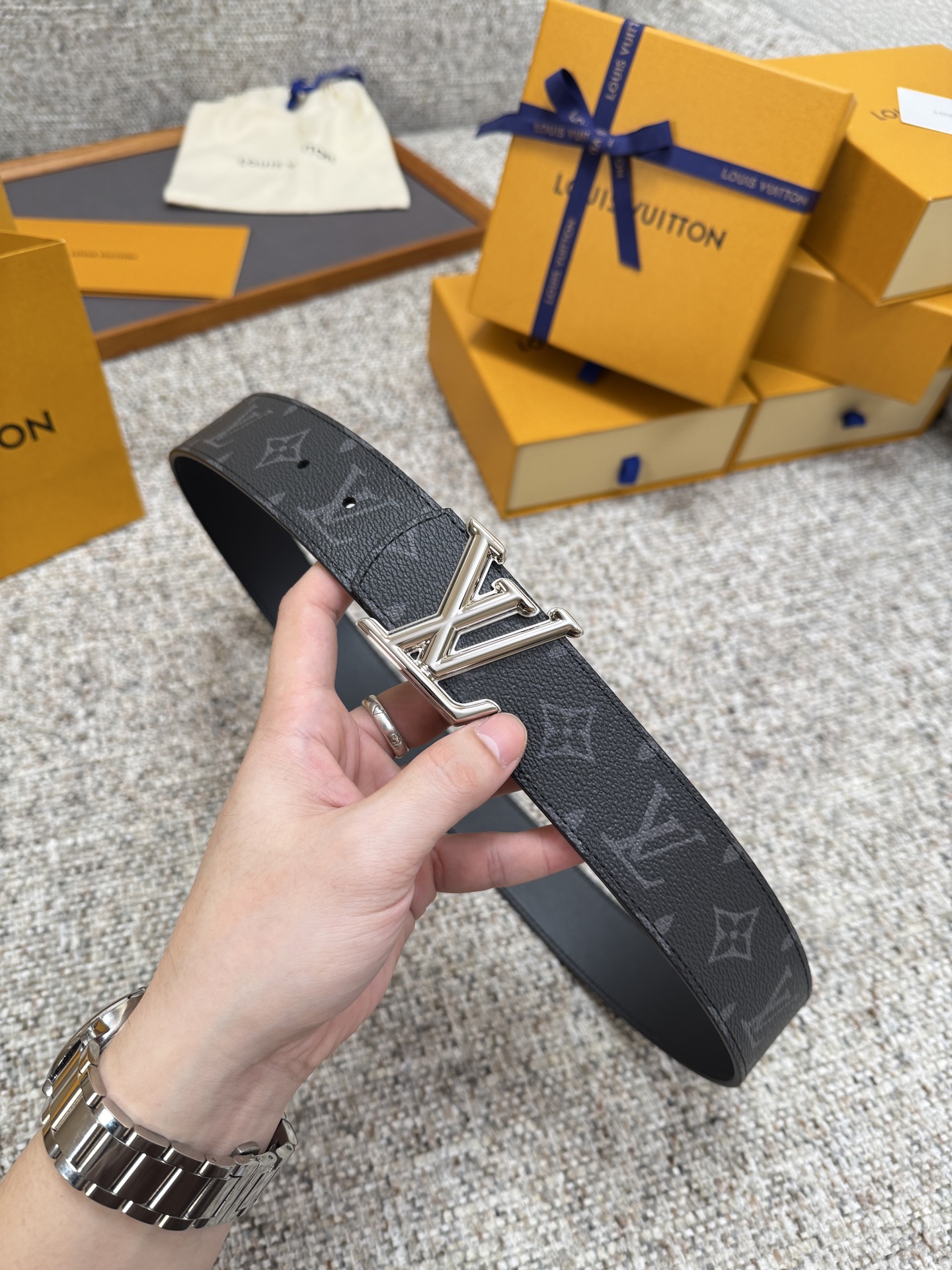 Louis Vuitton LV腰带 Dimension双面腰带系列 原厂五金 精致手工绘边 柔软舒适 