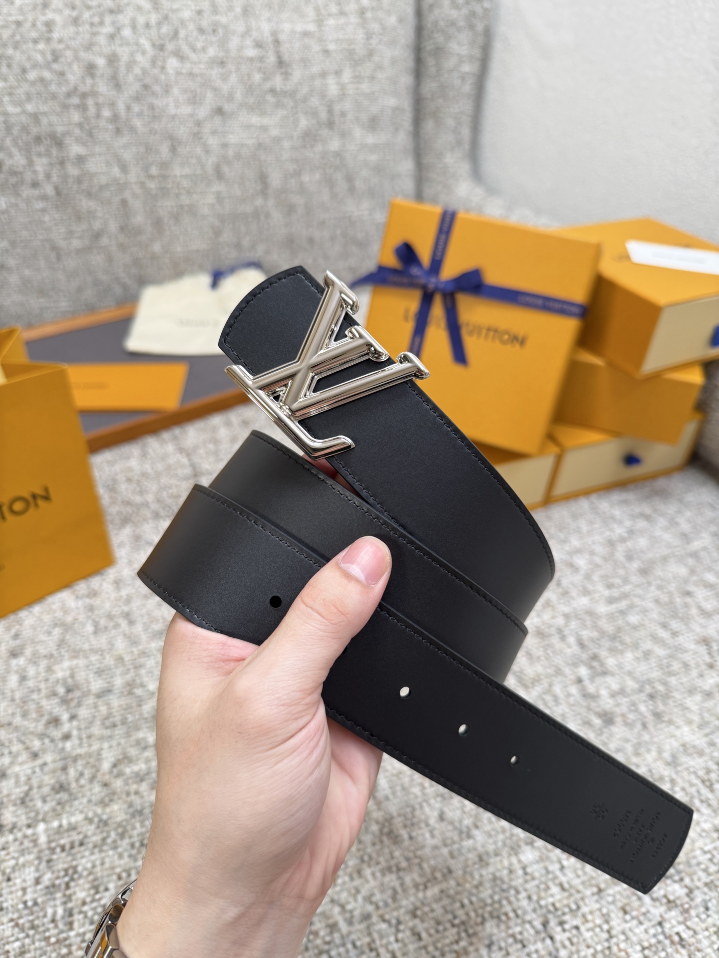 Louis Vuitton LV腰带 Dimension双面腰带系列 原厂五金 精致手工绘边 柔软舒适 