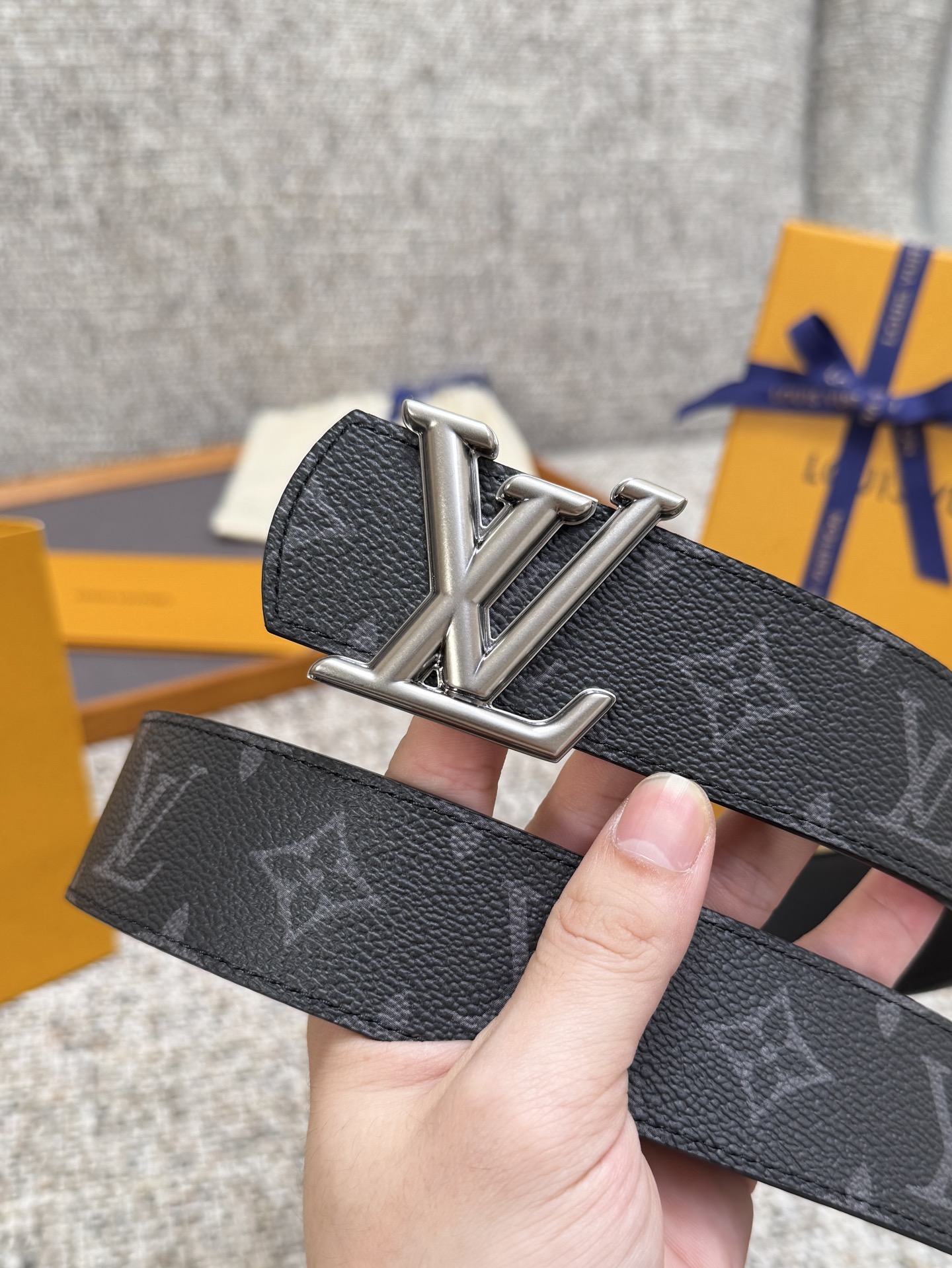 Louis Vuitton LV腰带 Dimension双面腰带系列 原厂五金 精致手工绘边 柔软舒适 