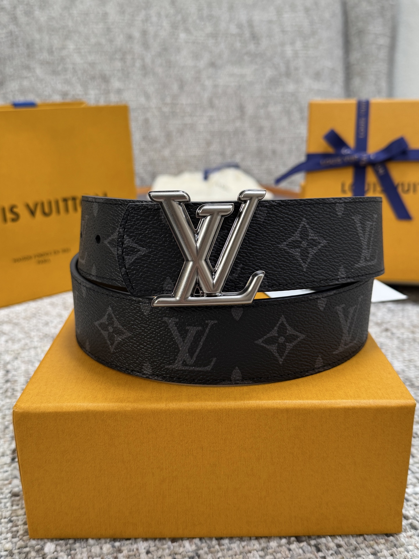 Louis Vuitton LV腰带 Dimension双面腰带系列 原厂五金 精致手工绘边 柔软舒适 